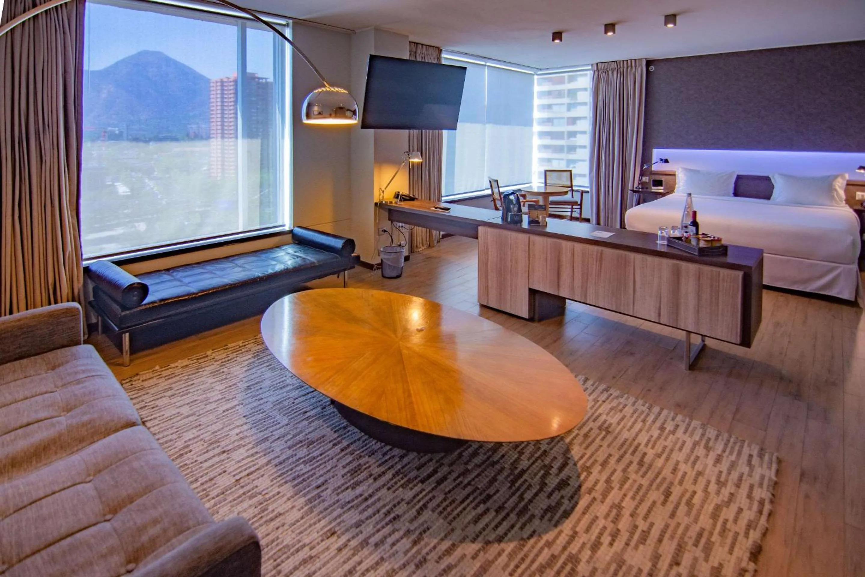 Bedroom, Bed in Radisson Blu Plaza El Bosque Santiago