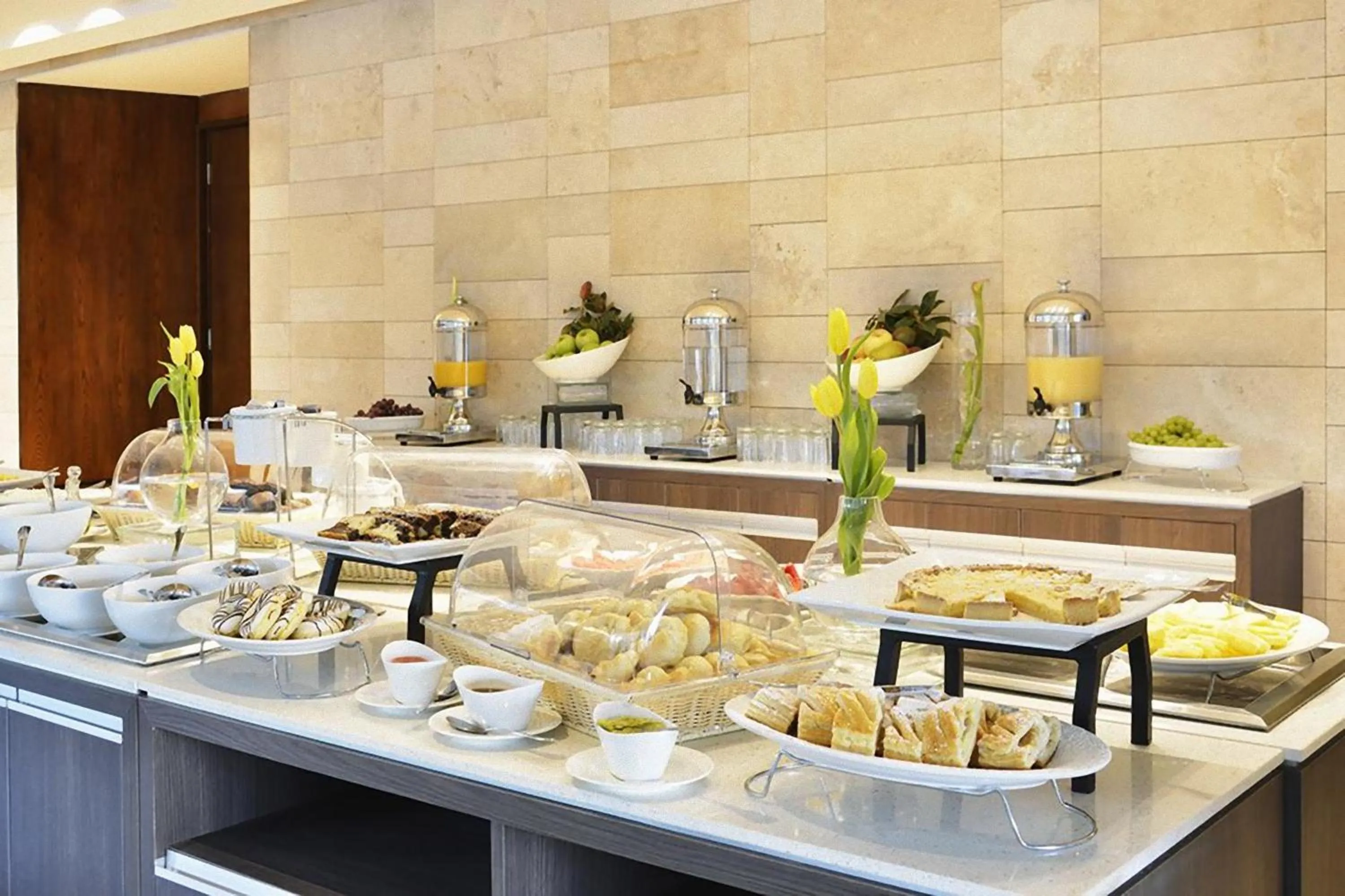 Food in Radisson Blu Plaza El Bosque Santiago