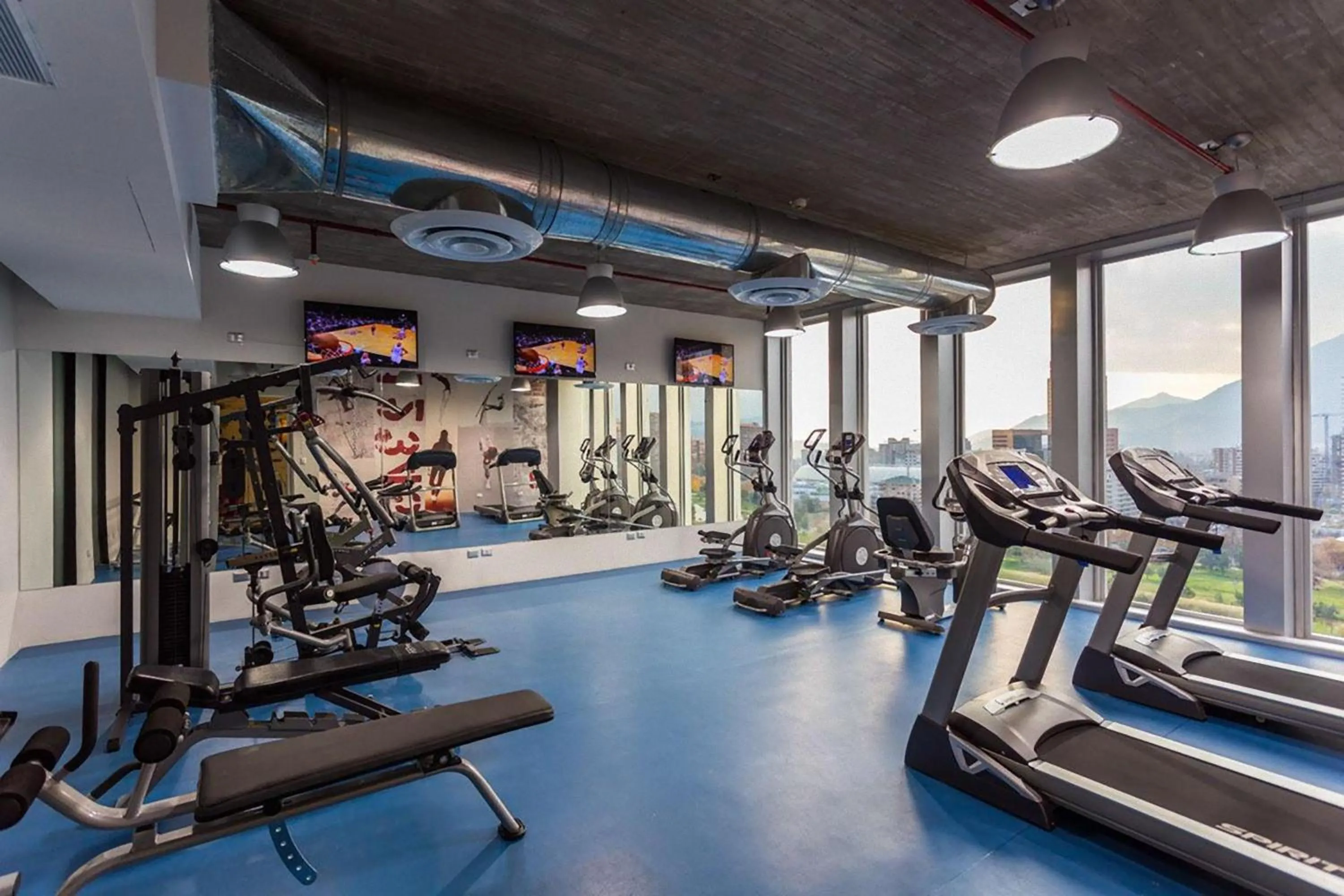 Fitness centre/facilities in Radisson Blu Plaza El Bosque Santiago