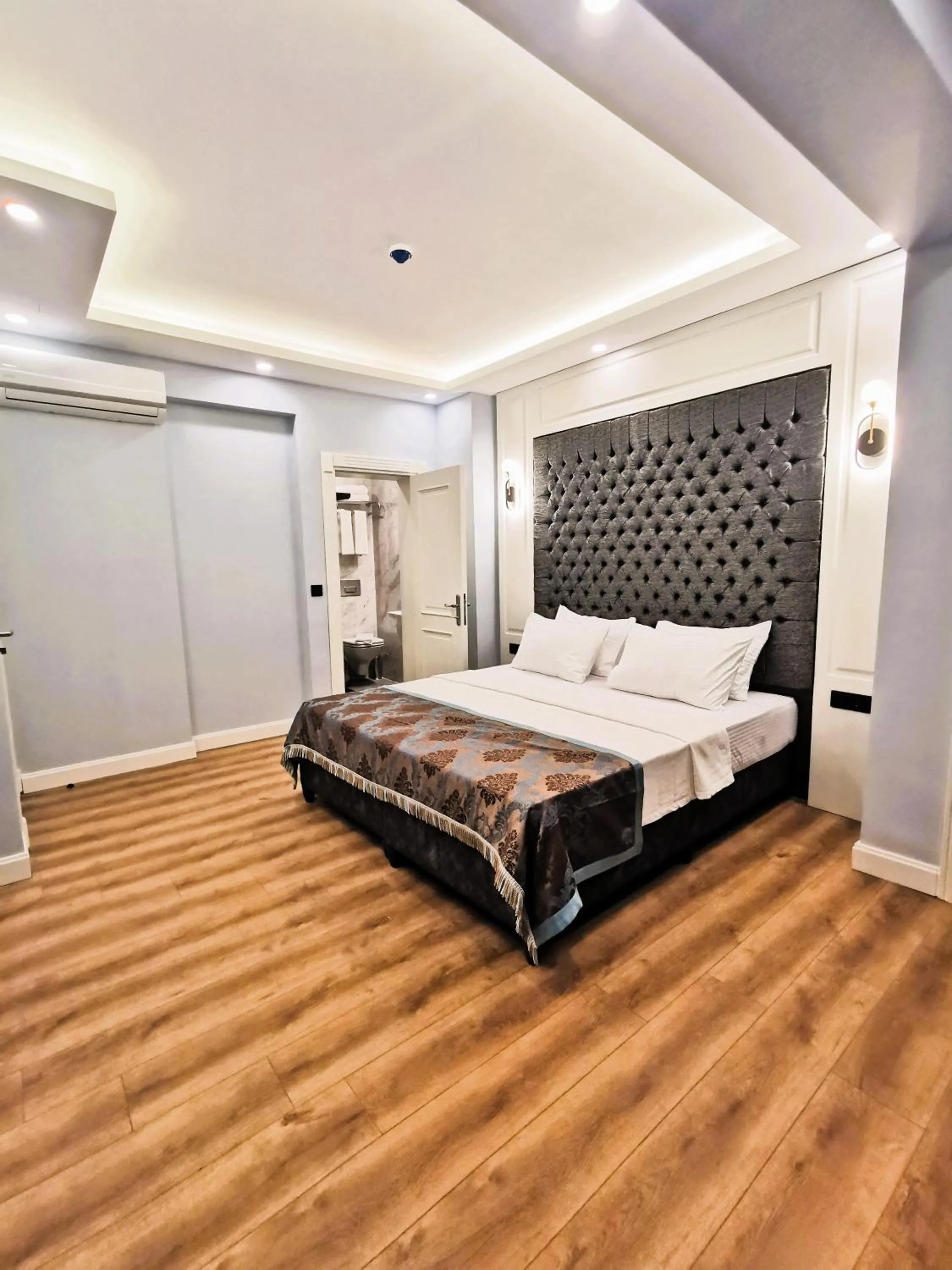 Bed in Luxx Garden Hotel