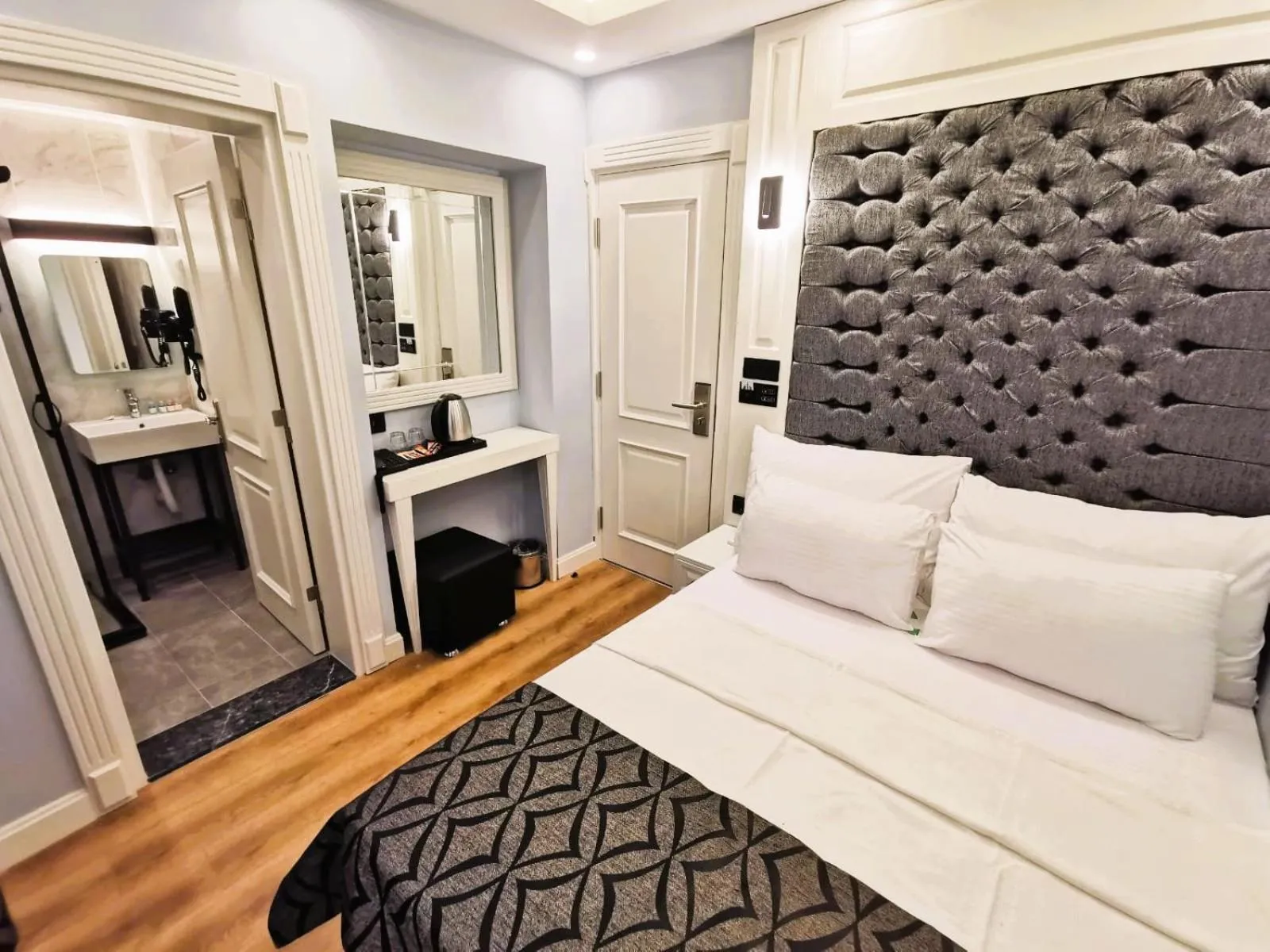 Bed in Luxx Garden Hotel