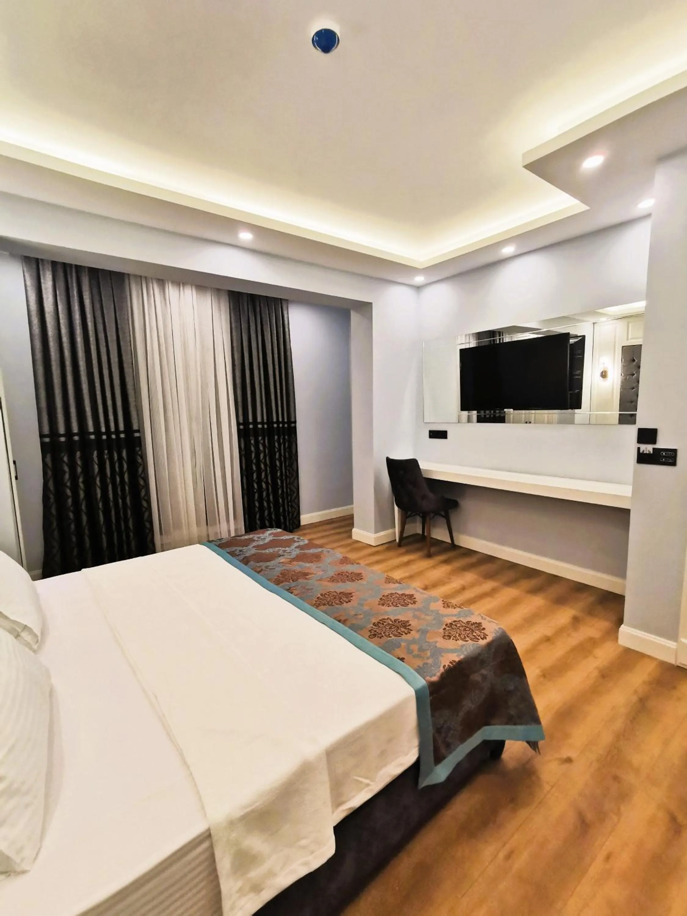 Bed in Luxx Garden Hotel