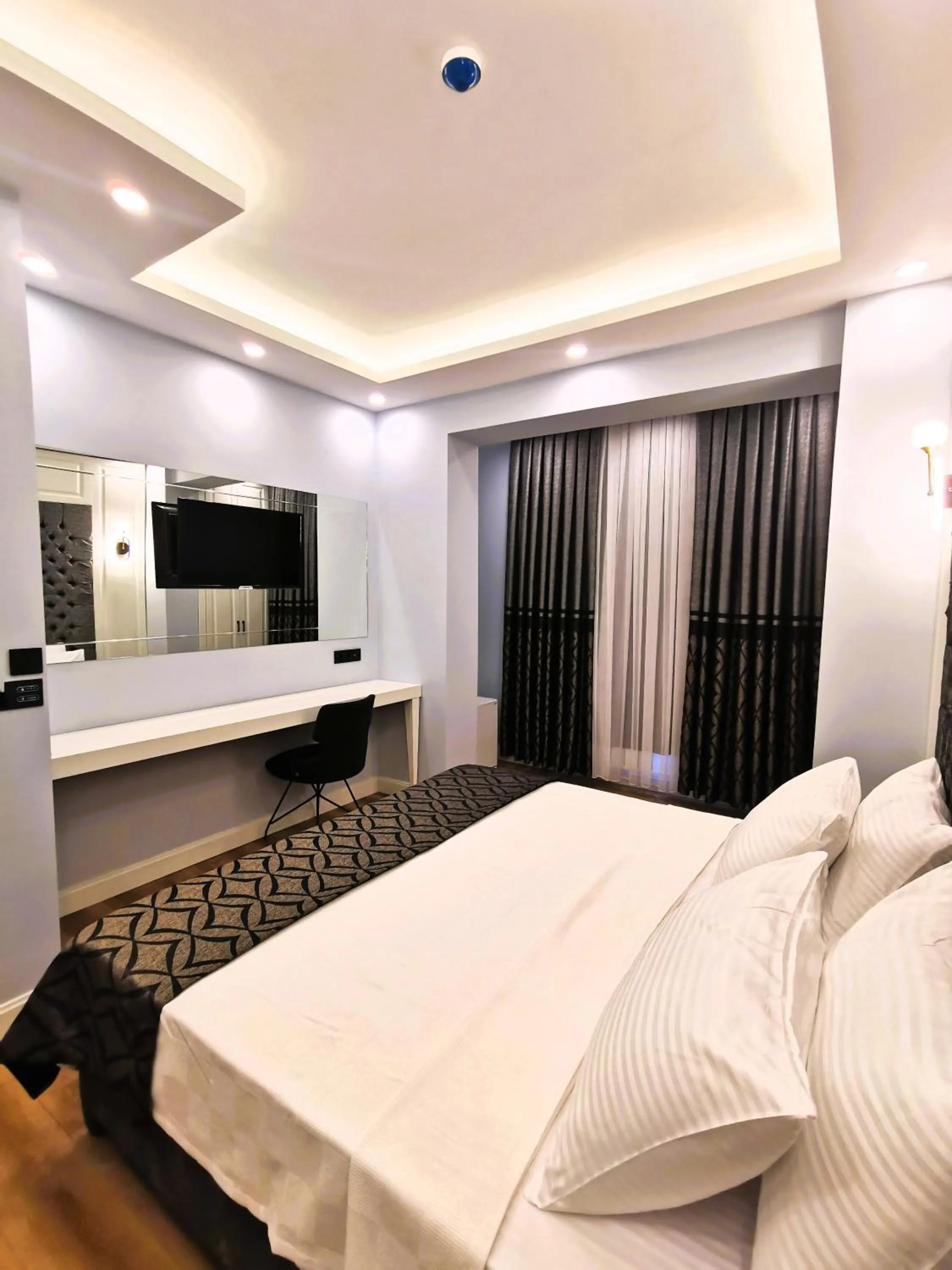 Bed in Luxx Garden Hotel