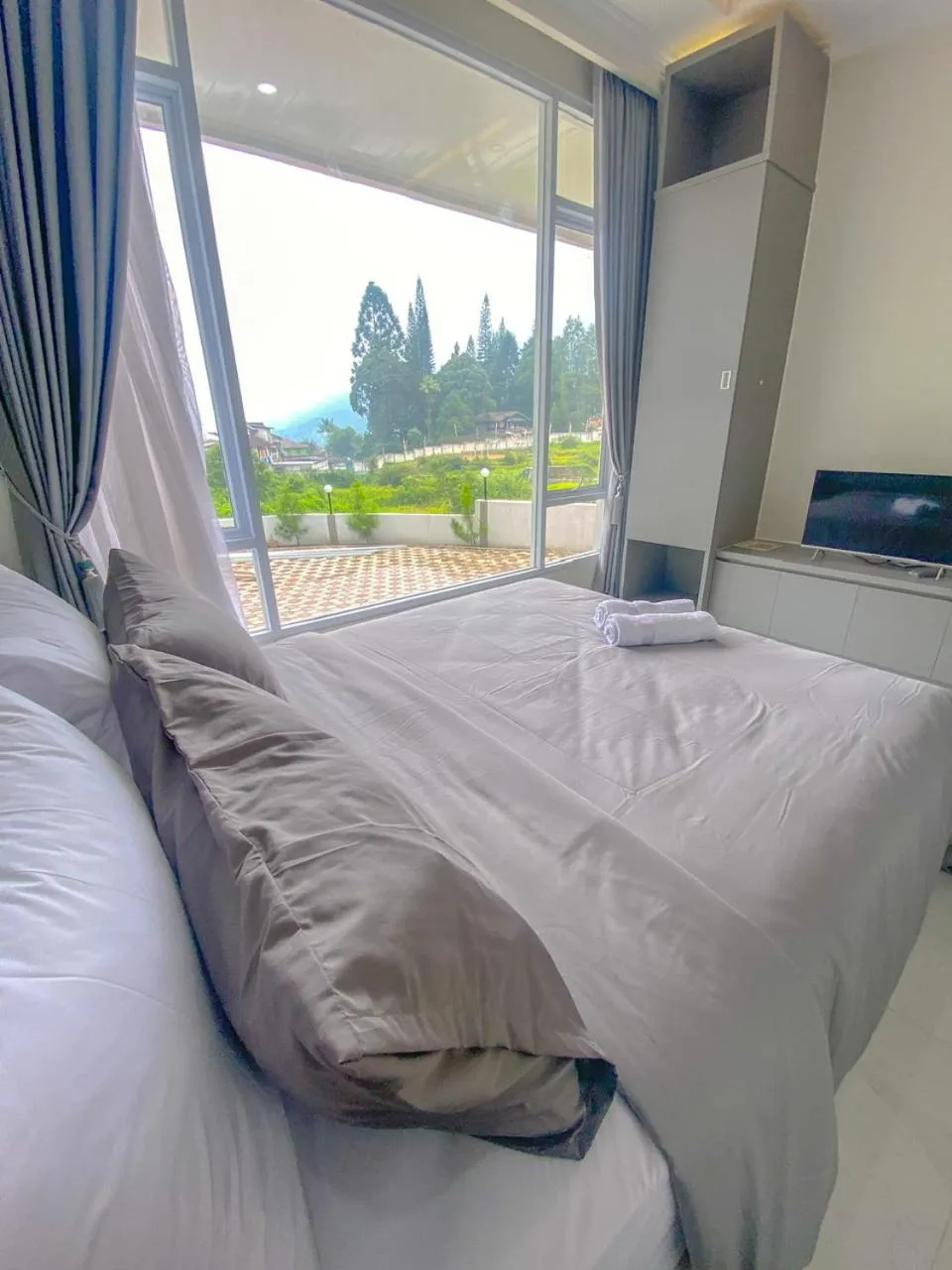 Bed in Algara Puncak Hotel