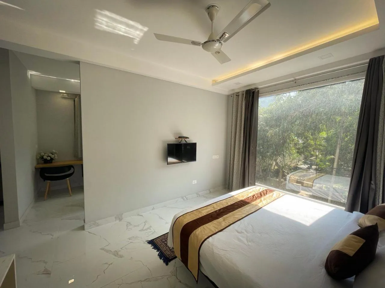 Bed in The Empire Villa,Cyber City, Gurgaon