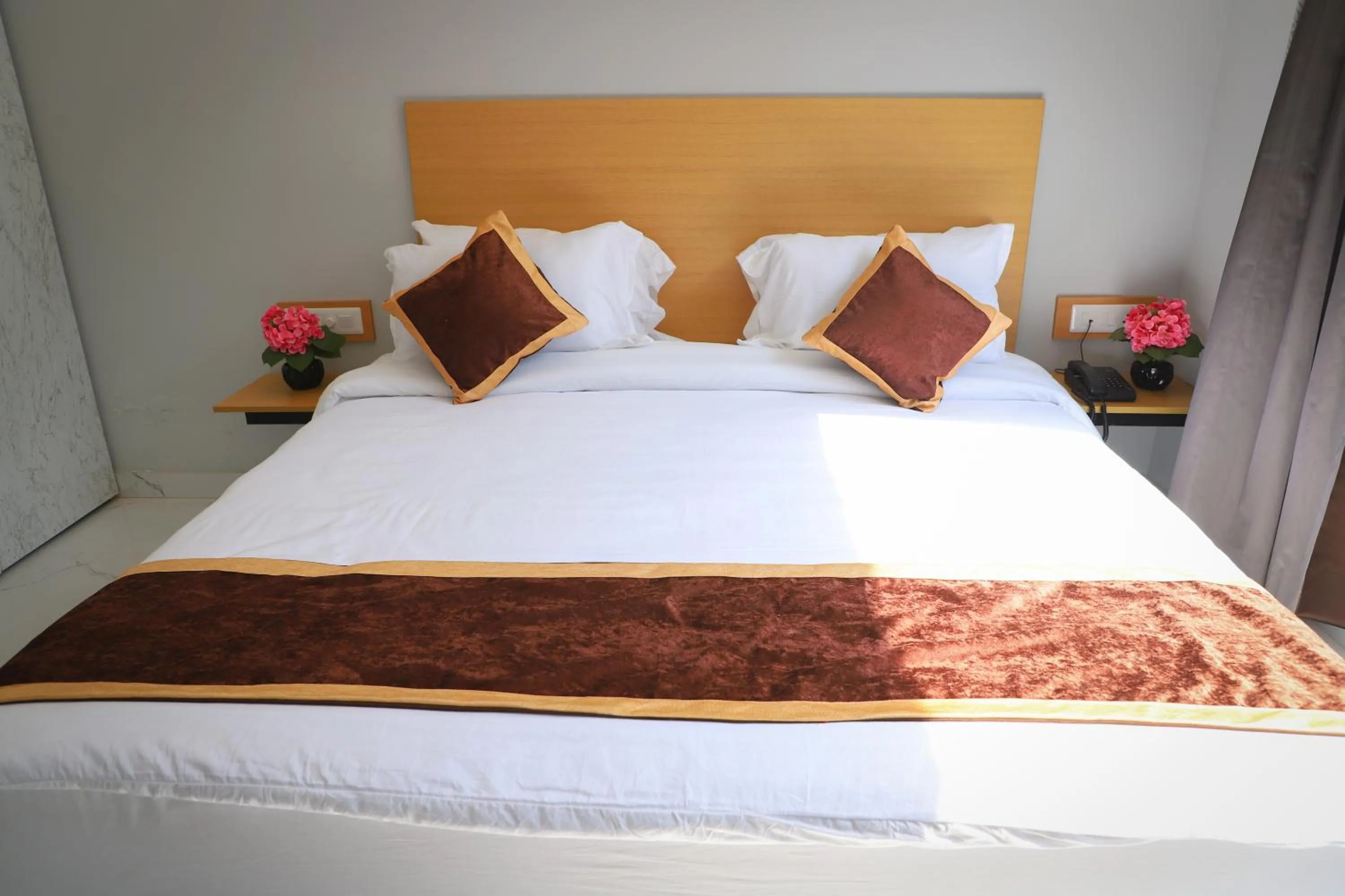 Bed in The Empire Villa,Cyber City, Gurgaon