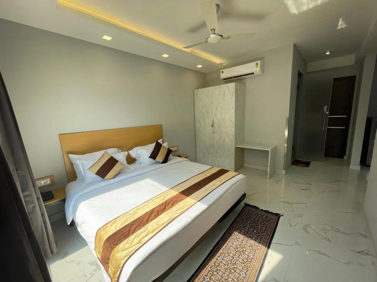 Bed in The Empire Villa,Cyber City, Gurgaon