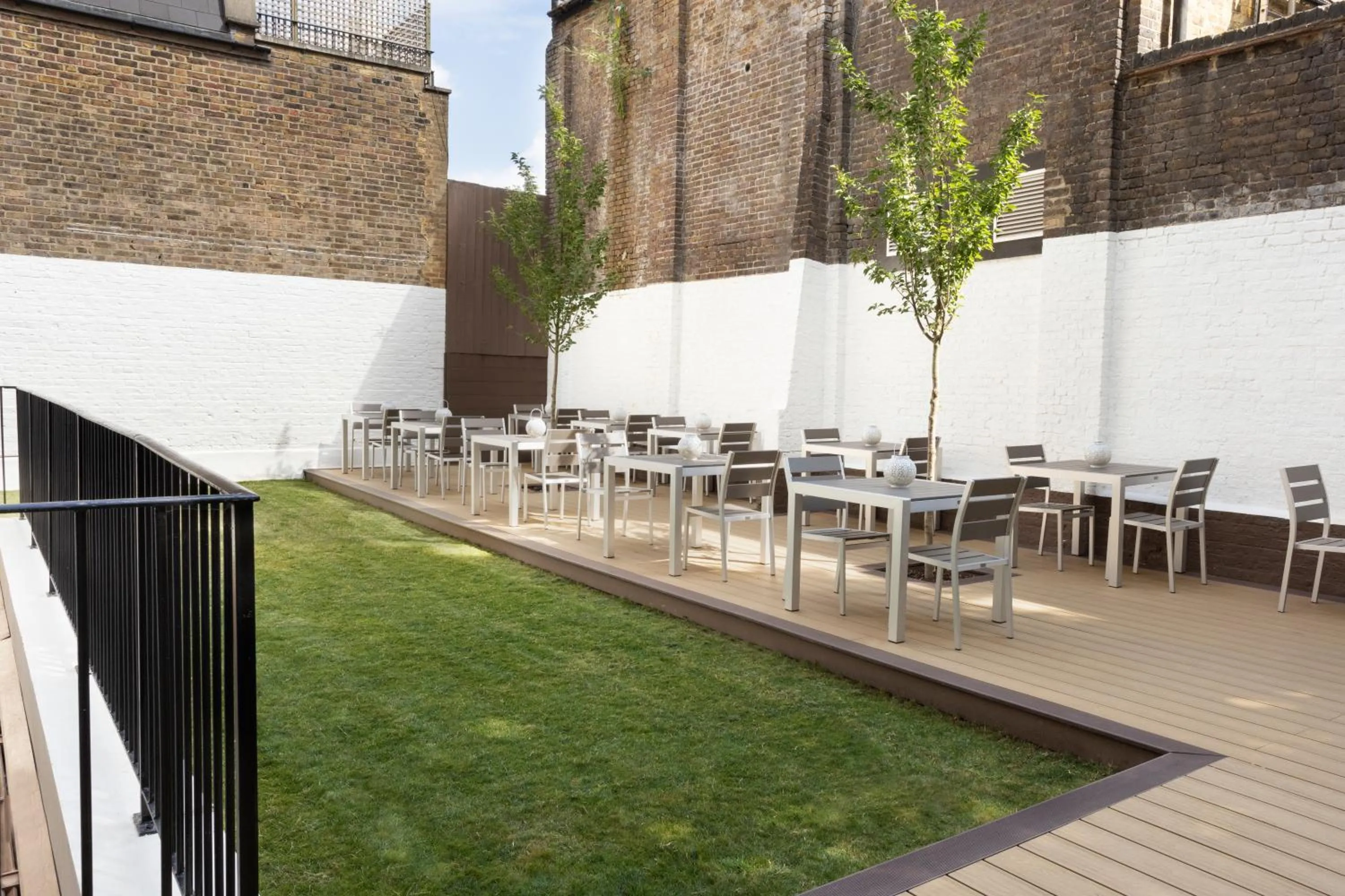 Garden in The 55 by Le Mirage