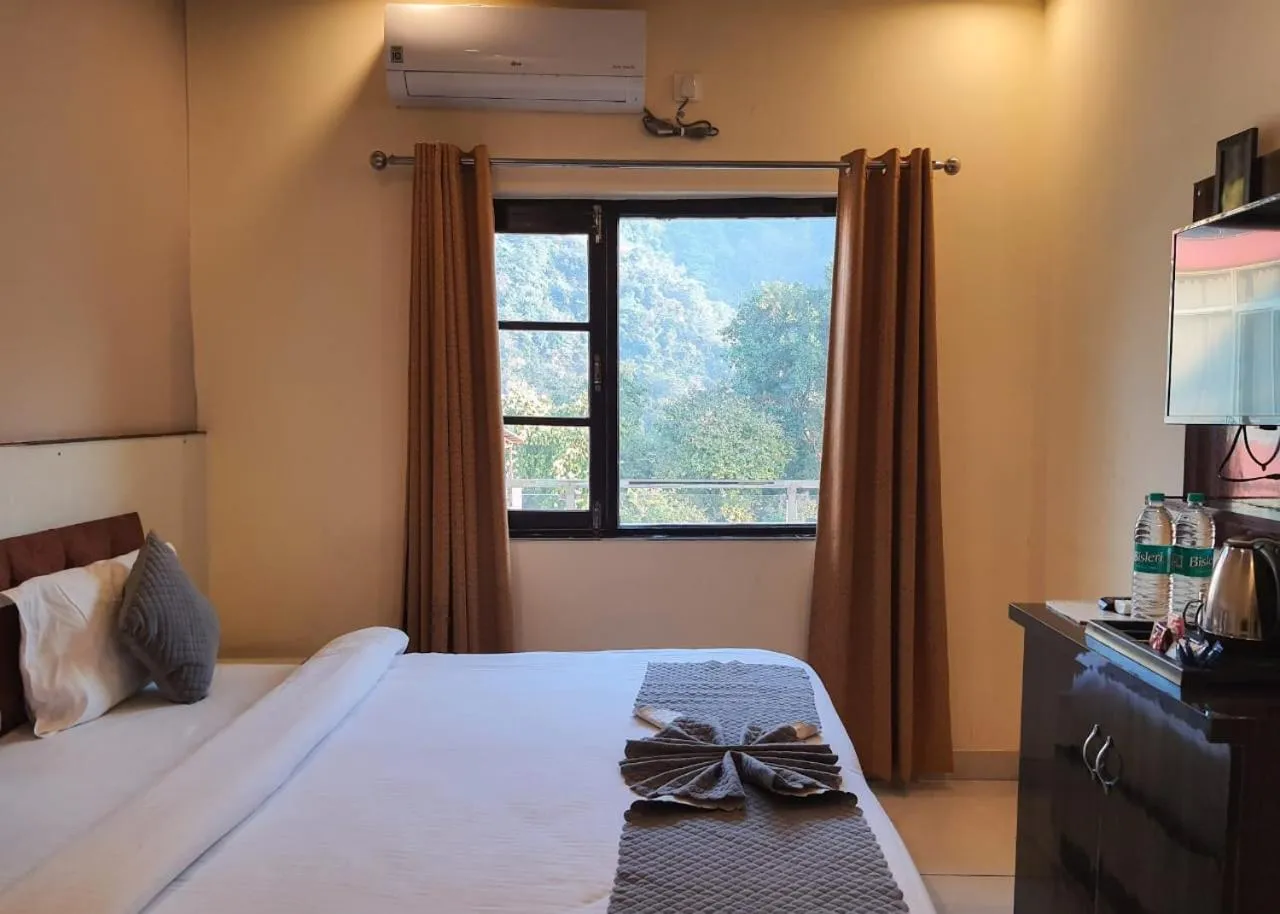 Bed in Tapovan New Residency - 5 minutes walk to Laxman jhula