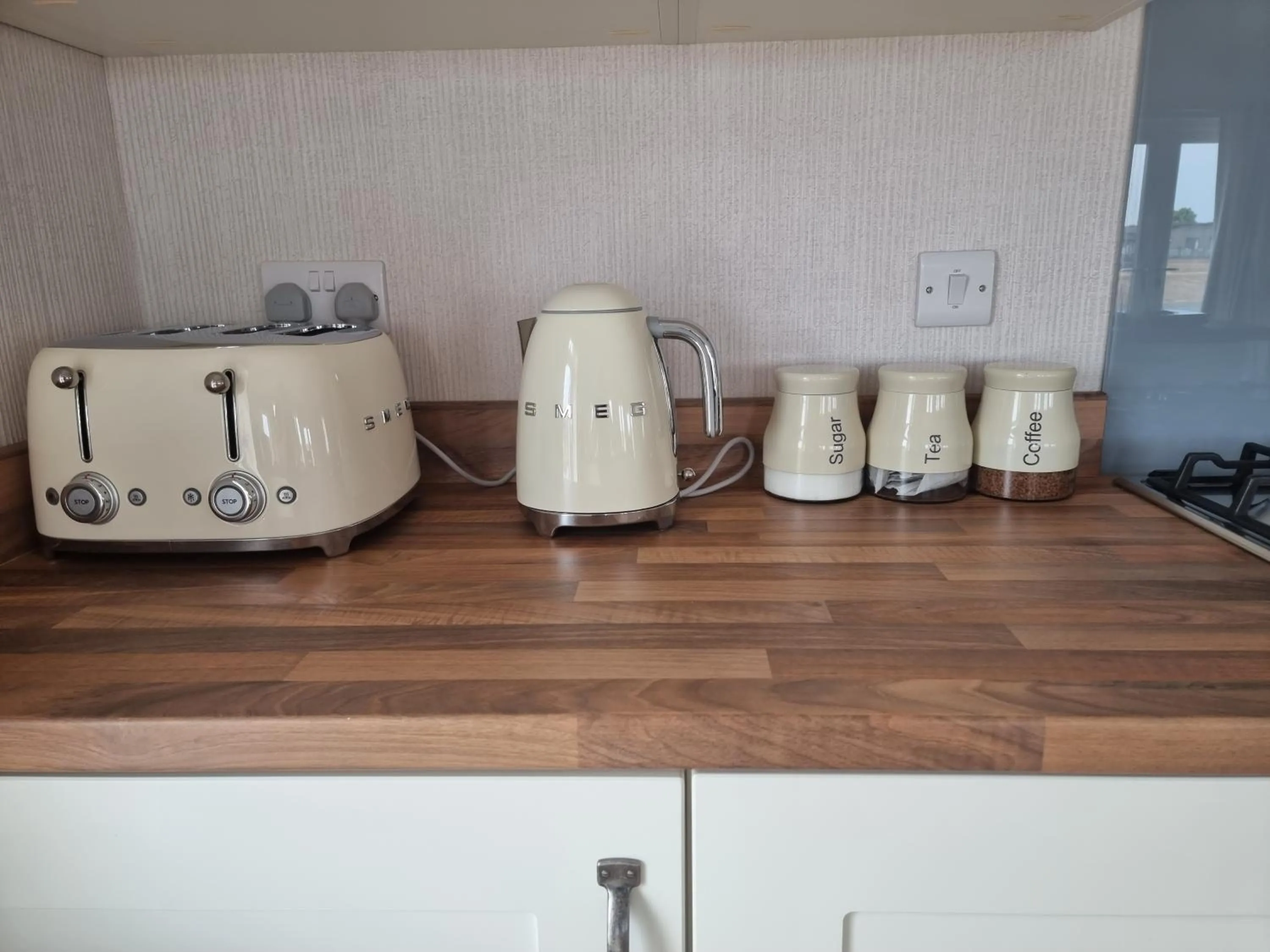 Kitchen or kitchenette in Luxury 2-Bed Lodge in Routh HotTub & Pet Friendly