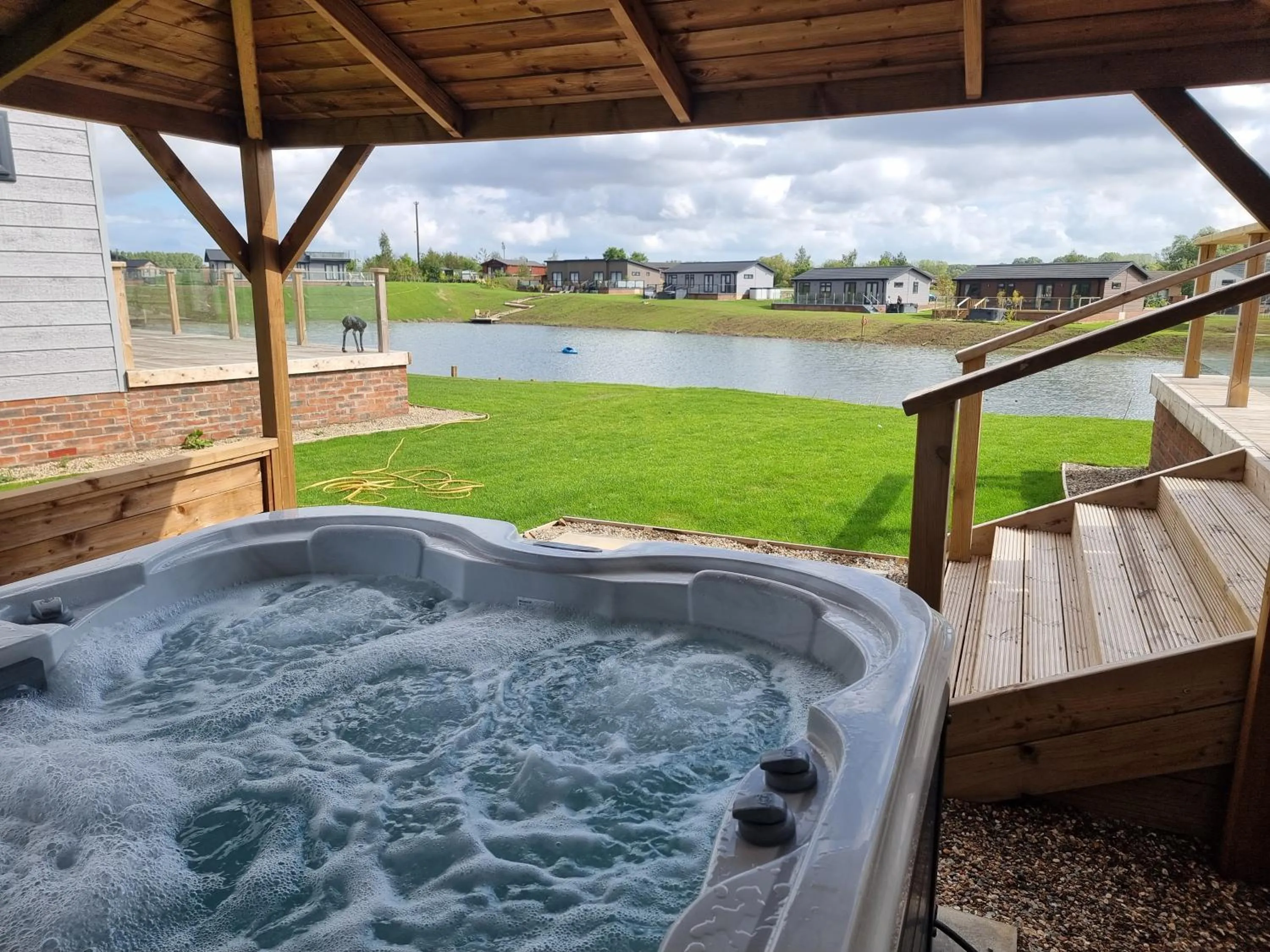 Luxury 2-Bed Lodge in Routh HotTub & Pet Friendly