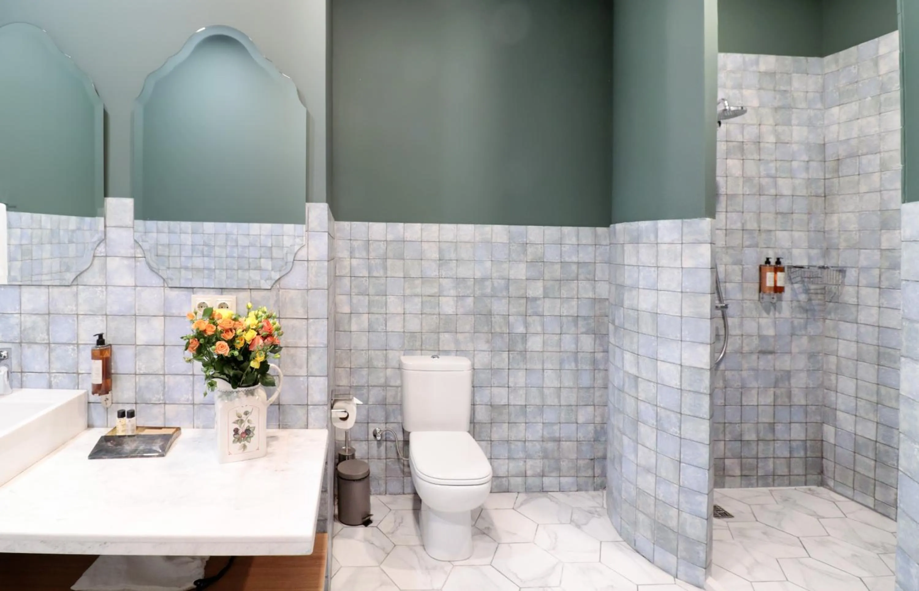 Shower in Margot Old Tbilisi