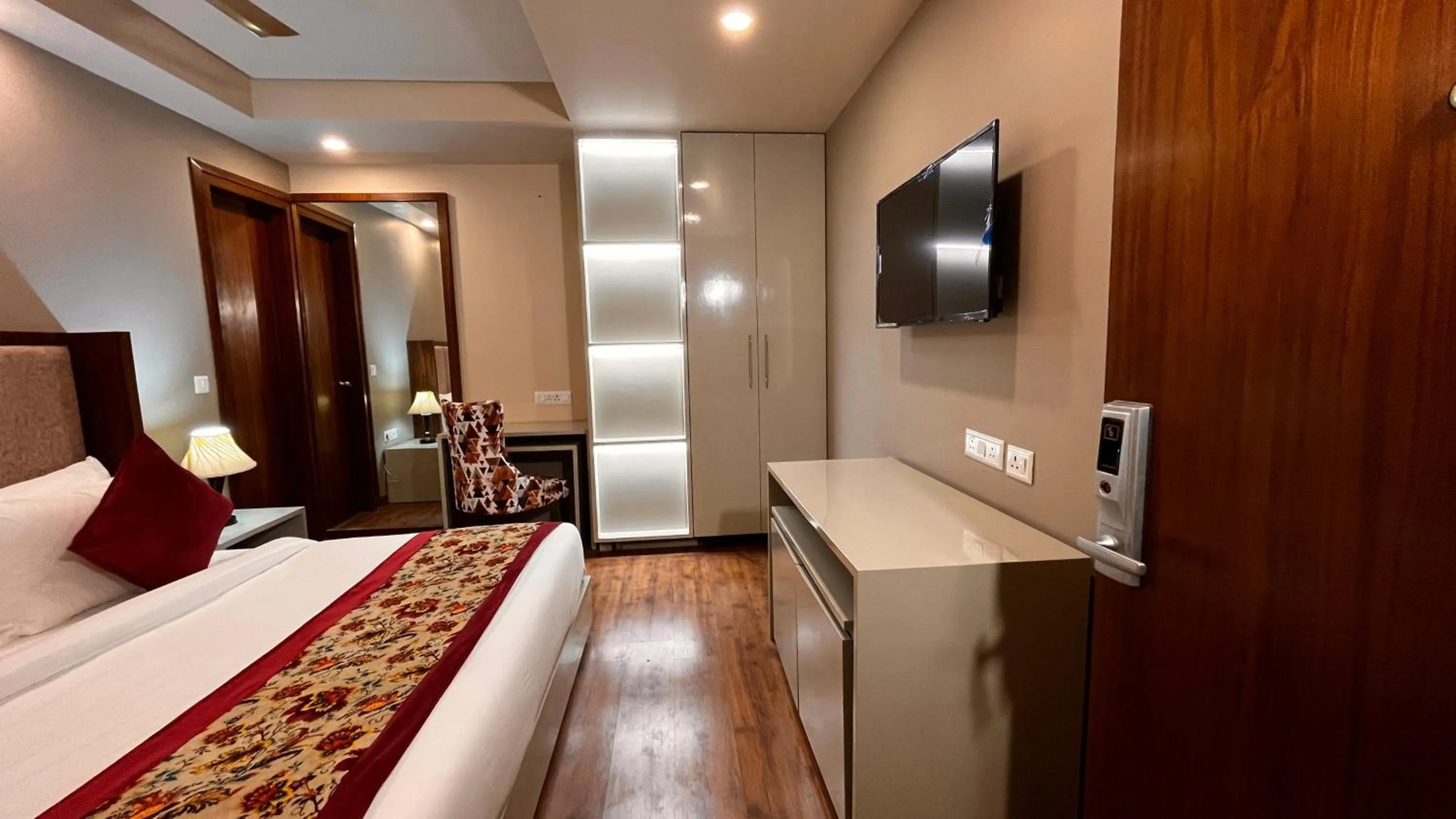 Communal lounge/ TV room, Bed in IP Royal Hotel - New Delhi