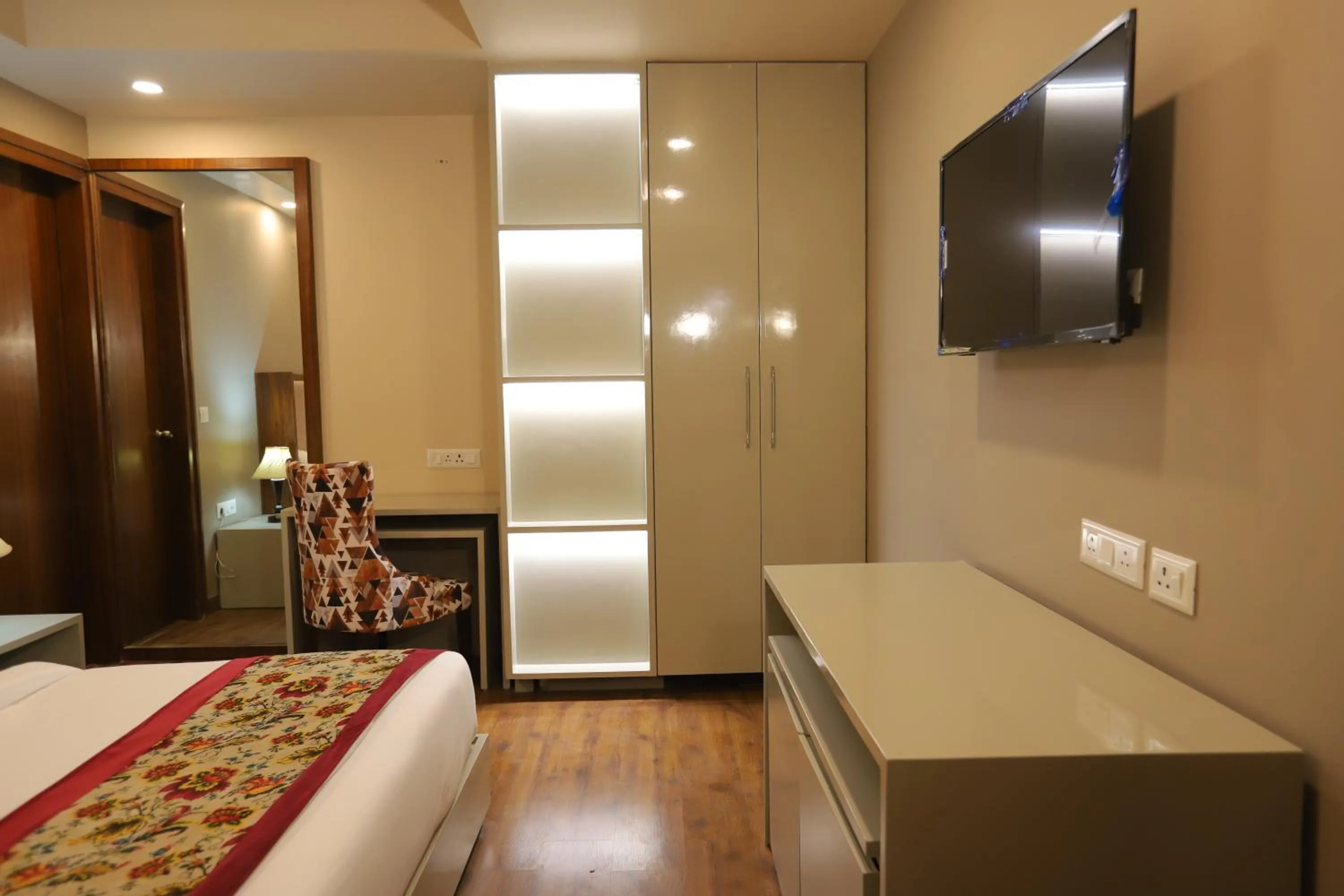Communal lounge/ TV room, Bed in IP Royal Hotel - New Delhi