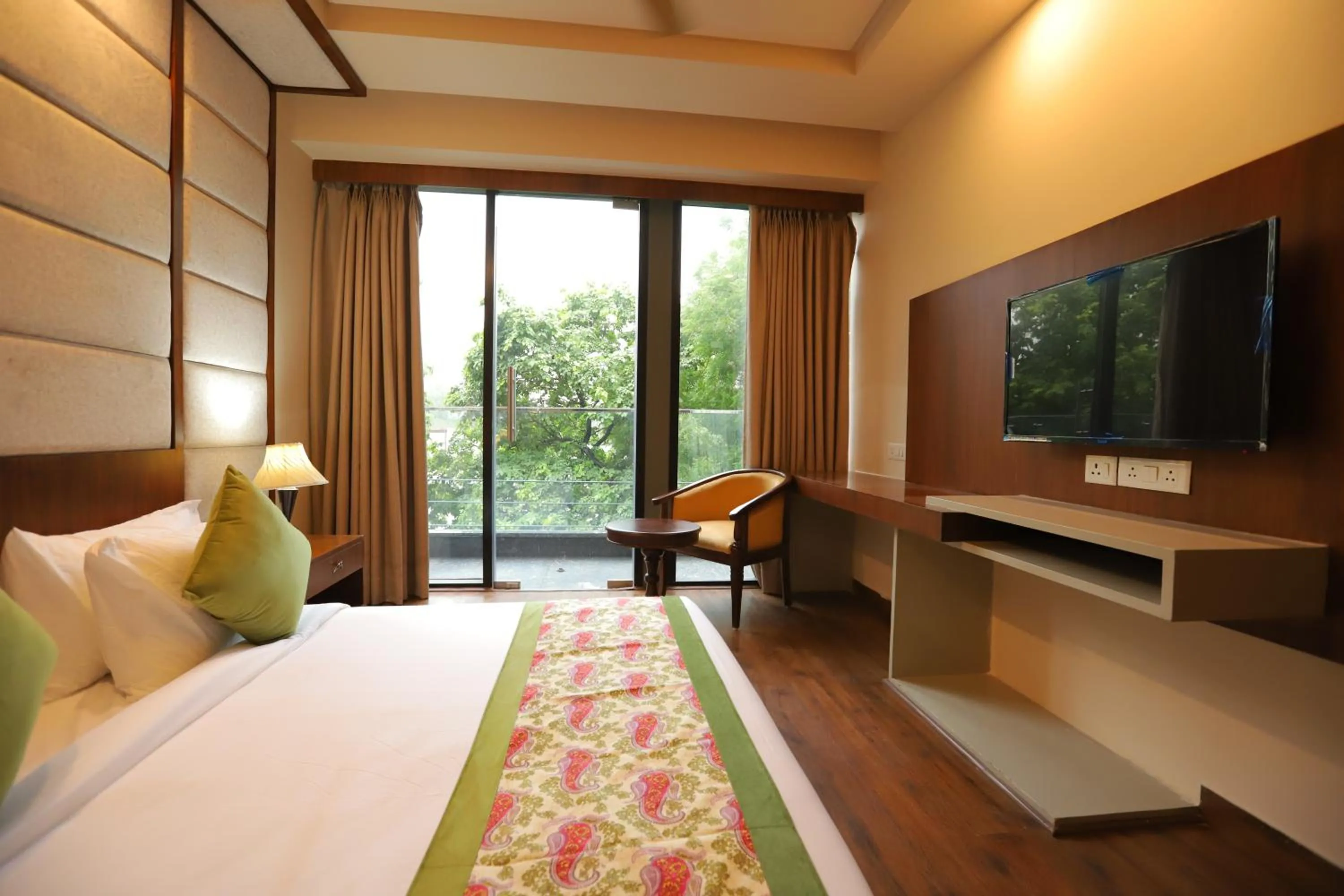 Communal lounge/ TV room, Bed in IP Royal Hotel - New Delhi