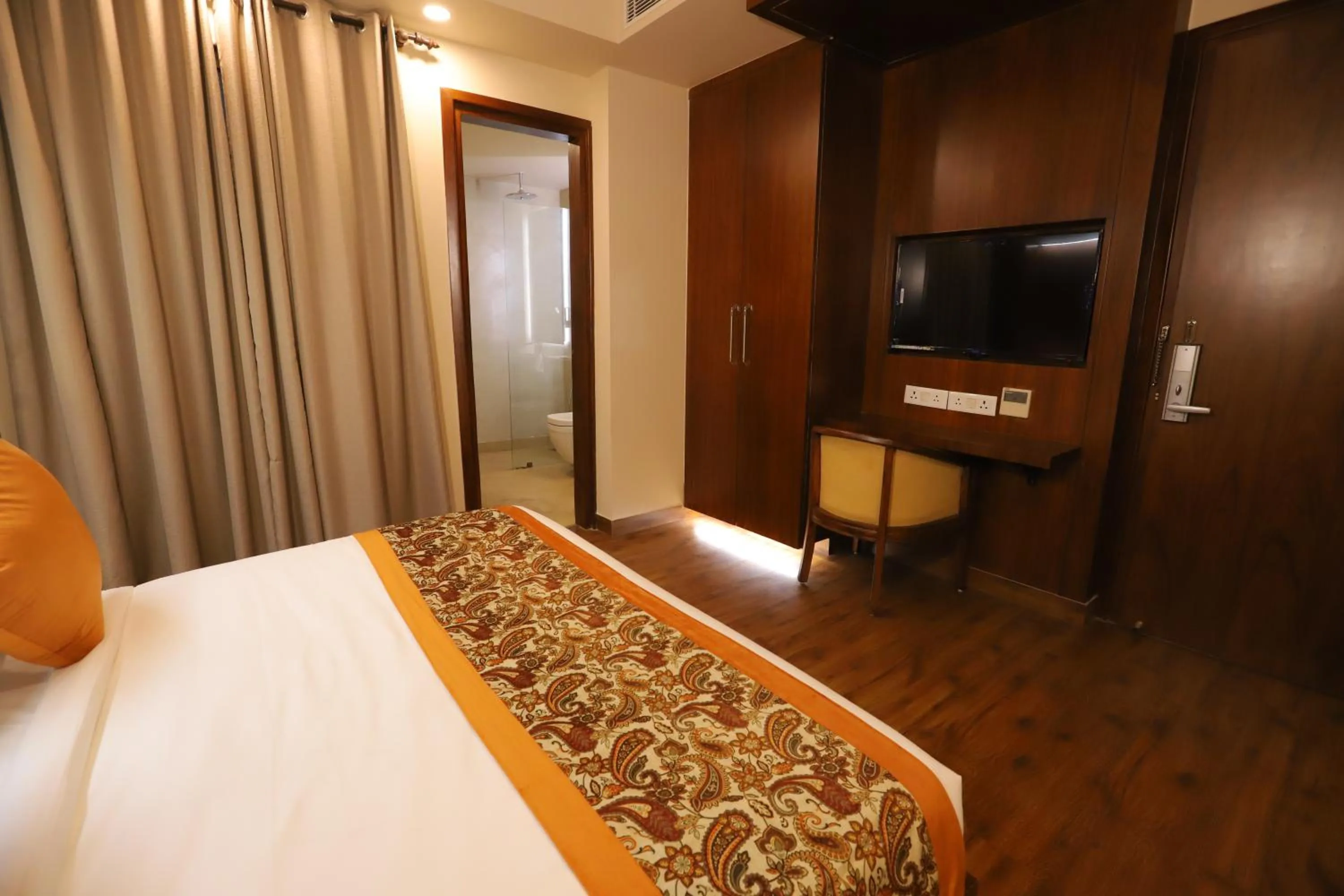 Communal lounge/ TV room, Bed in IP Royal Hotel - New Delhi