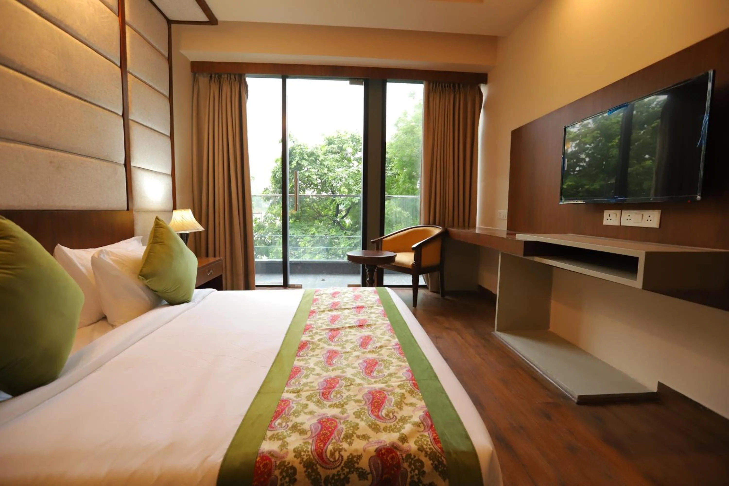 Communal lounge/ TV room, Bed in IP Royal Hotel - New Delhi
