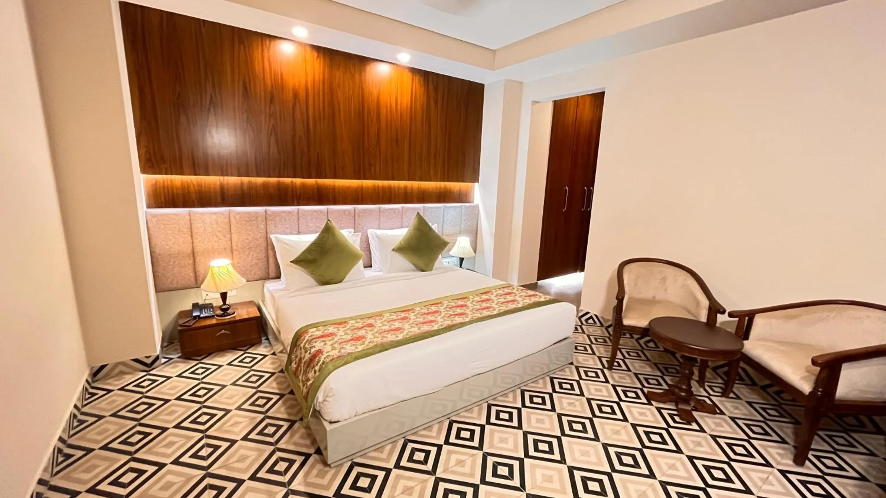 Bed in IP Royal Hotel - New Delhi