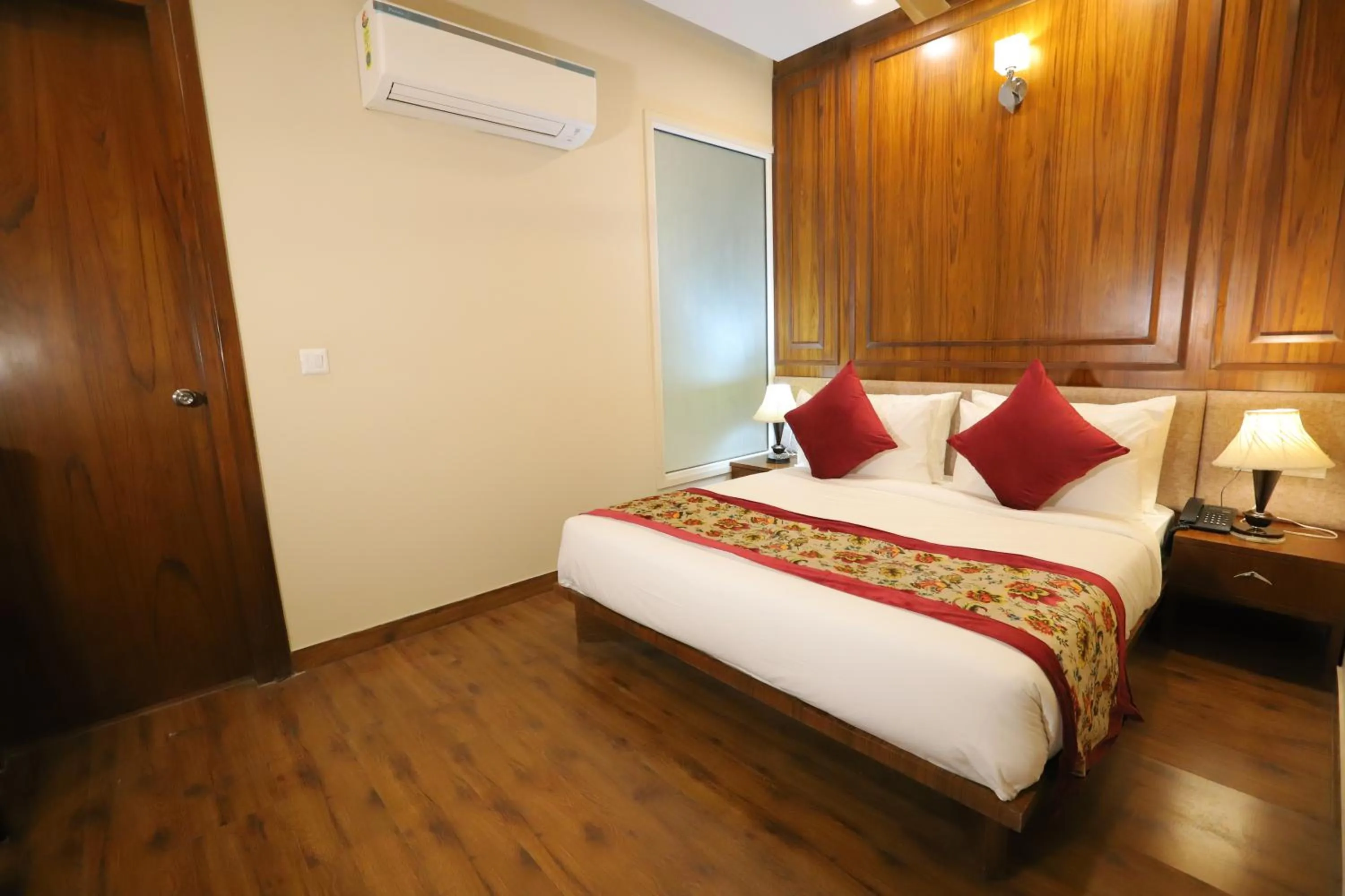 Bed in IP Royal Hotel - New Delhi