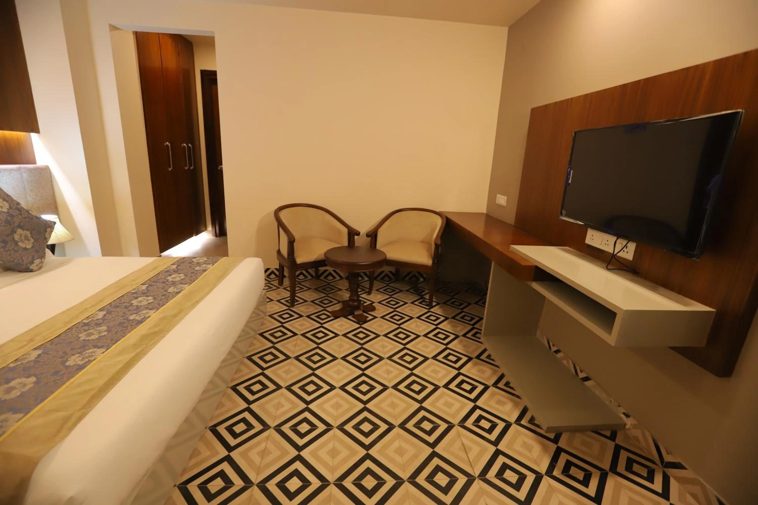 Communal lounge/ TV room, Bed in IP Royal Hotel - New Delhi