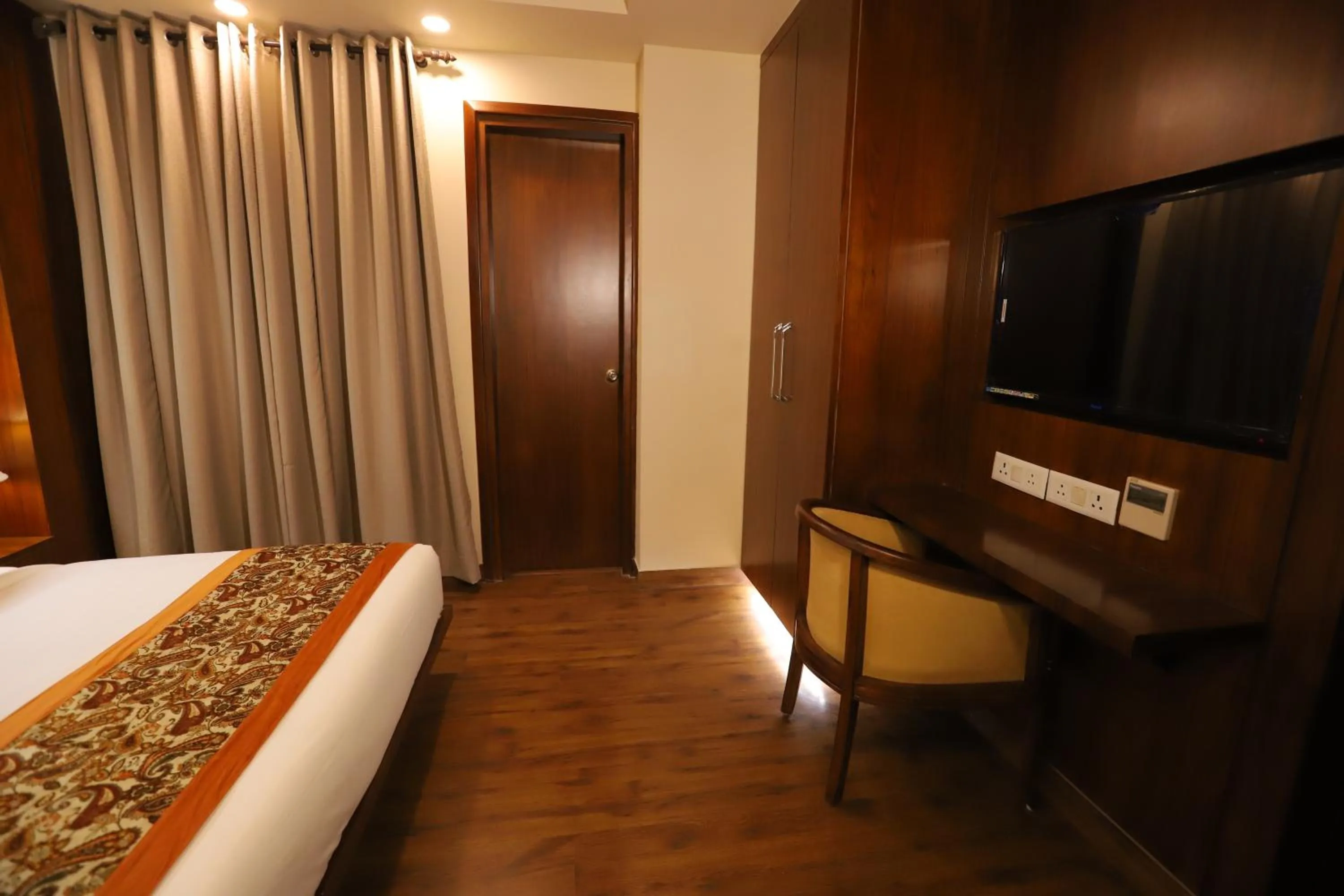 Communal lounge/ TV room, Bed in IP Royal Hotel - New Delhi