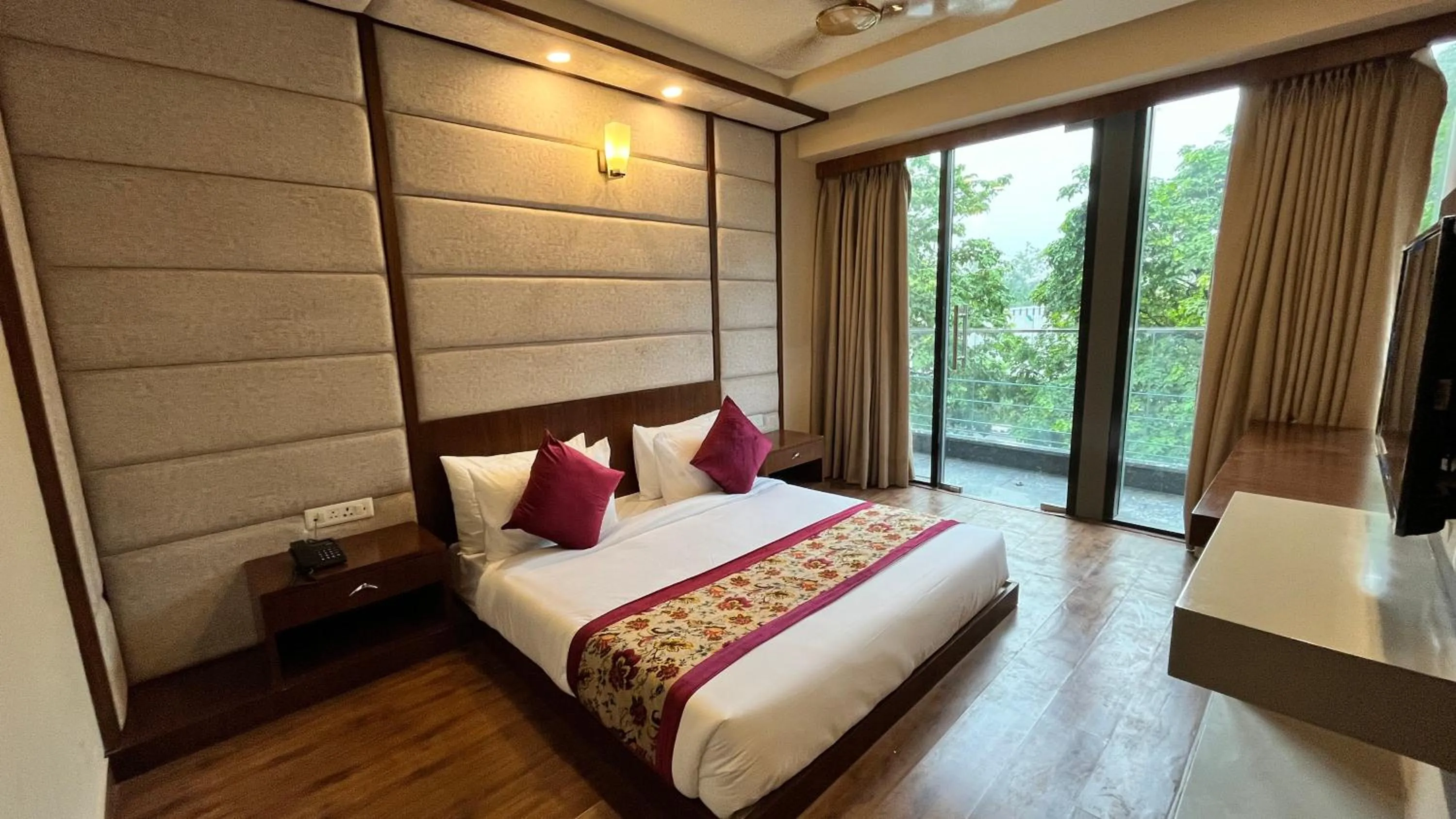Bed in IP Royal Hotel - New Delhi