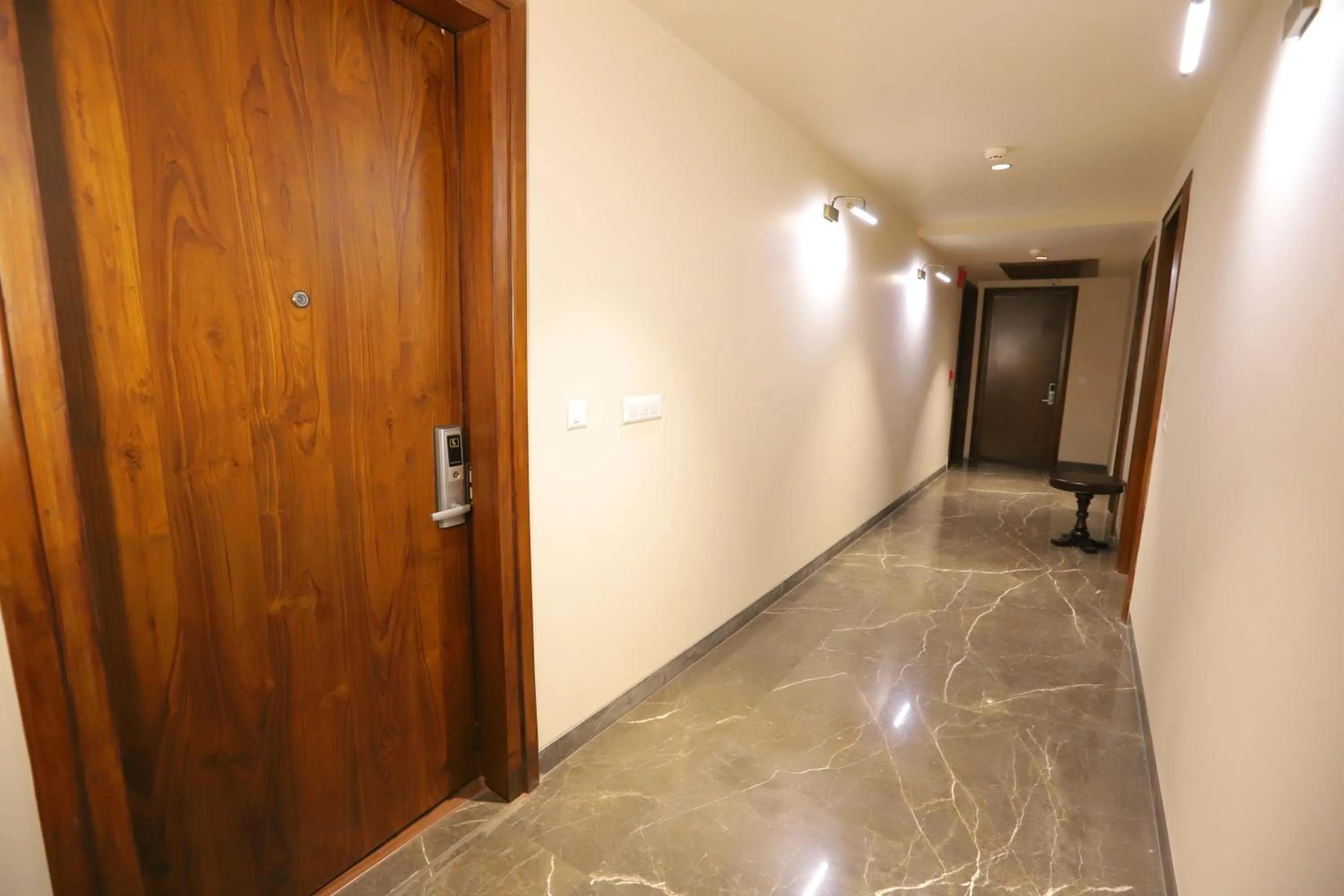 Communal lounge/ TV room in IP Royal Hotel - New Delhi