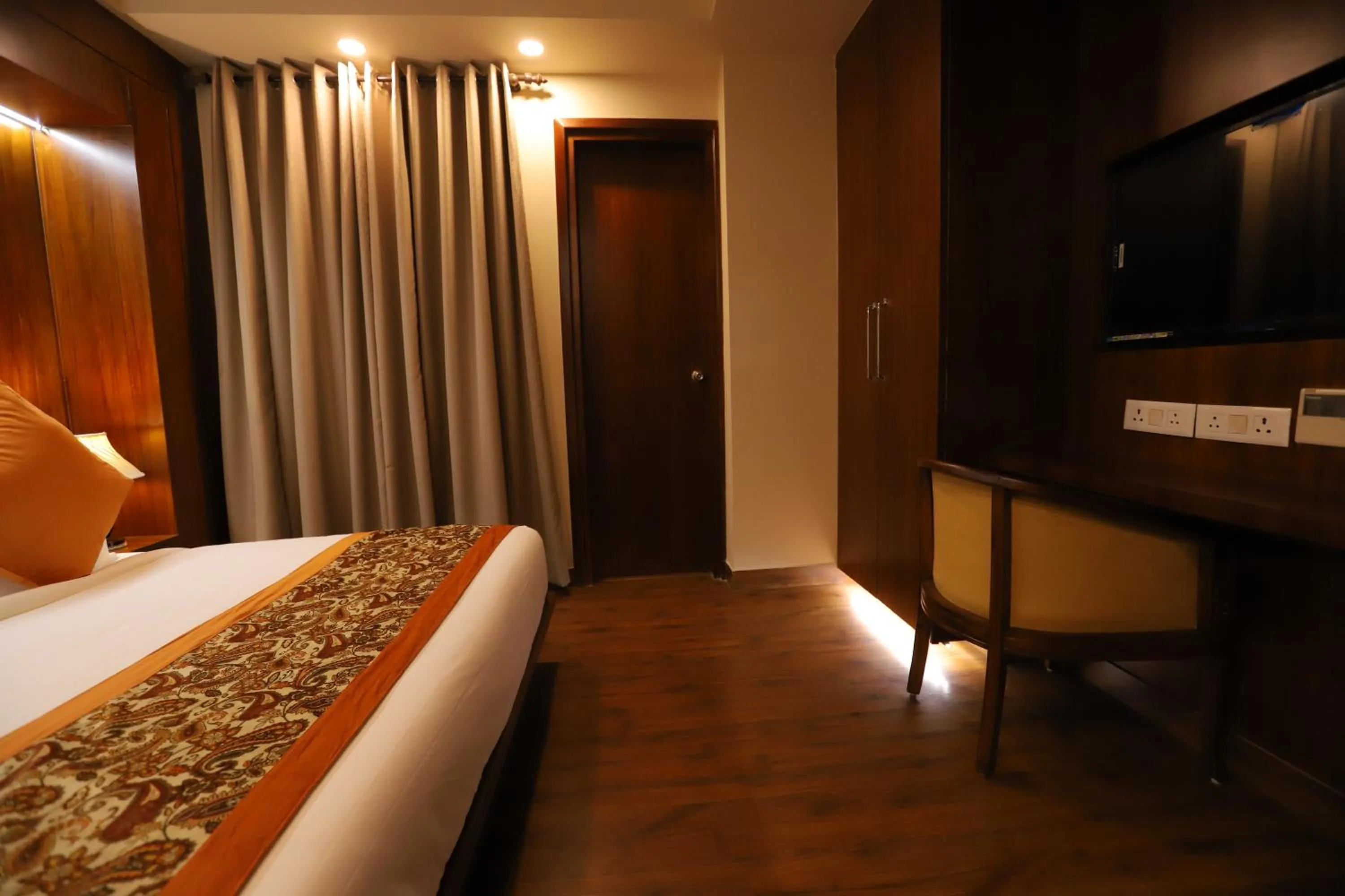 Communal lounge/ TV room, Bed in IP Royal Hotel - New Delhi