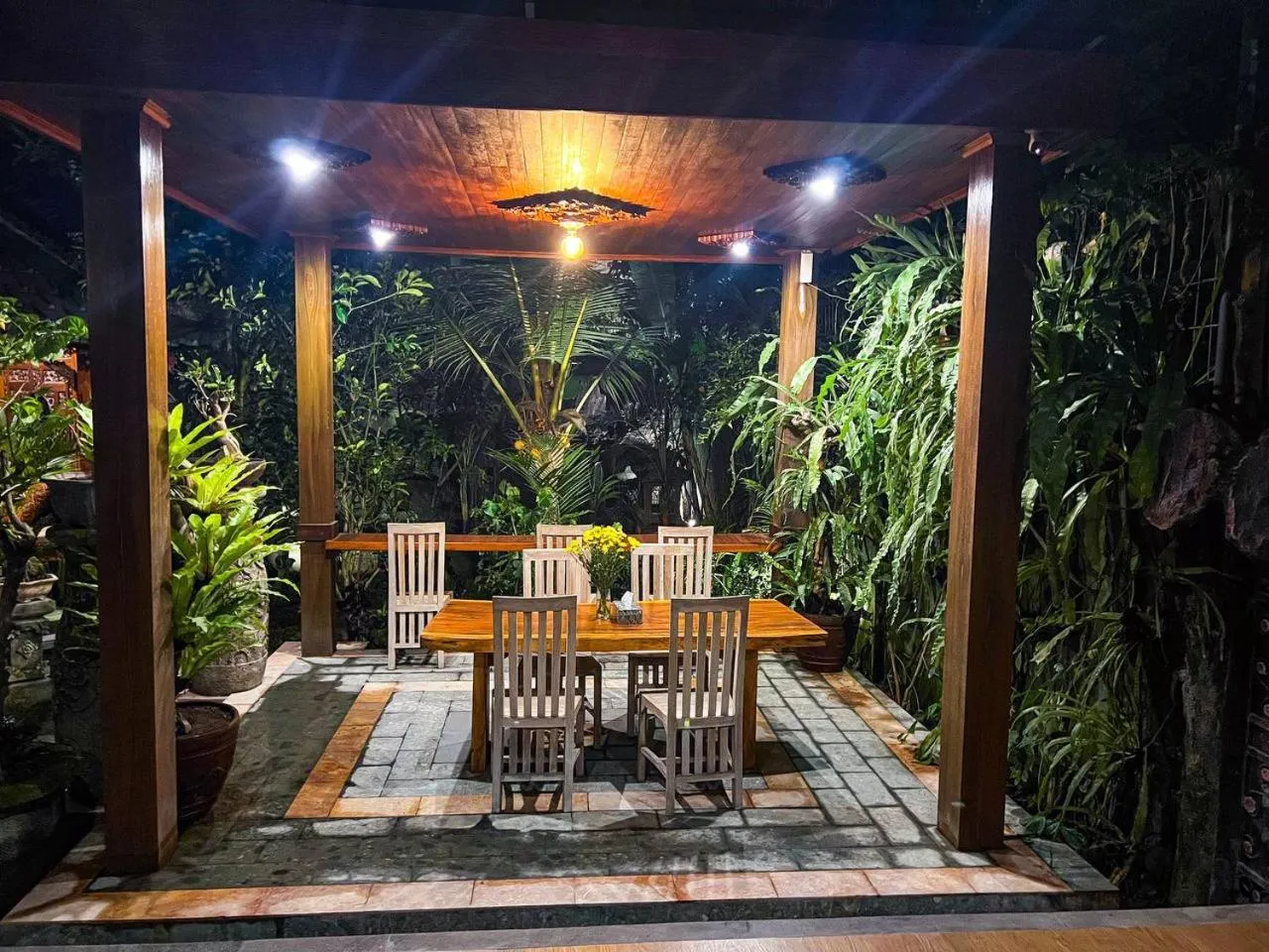 Dining area in Mikuk Cottages Canggu