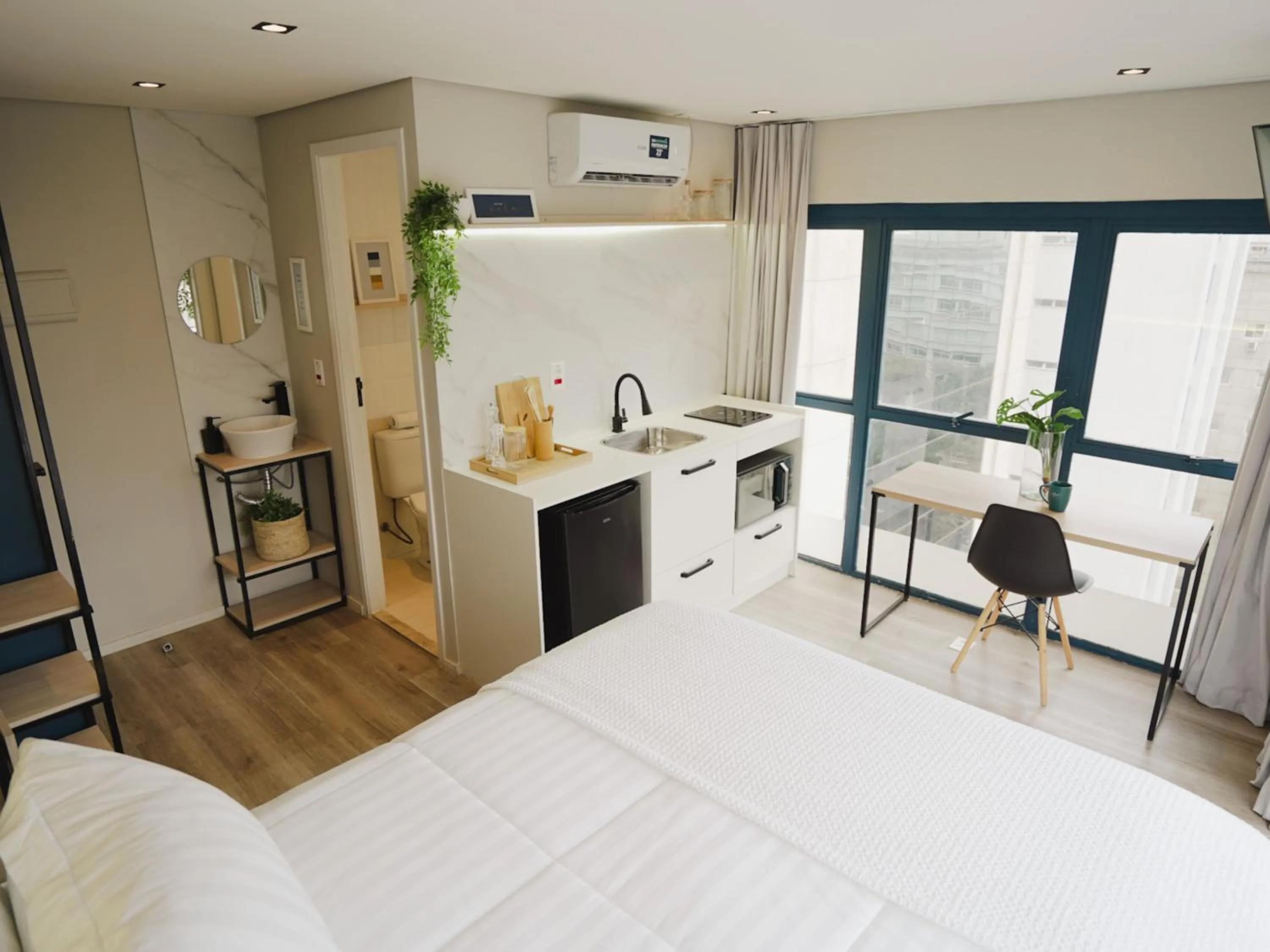 Kitchen or kitchenette, Bed in Apê Paulista Bela Cintra