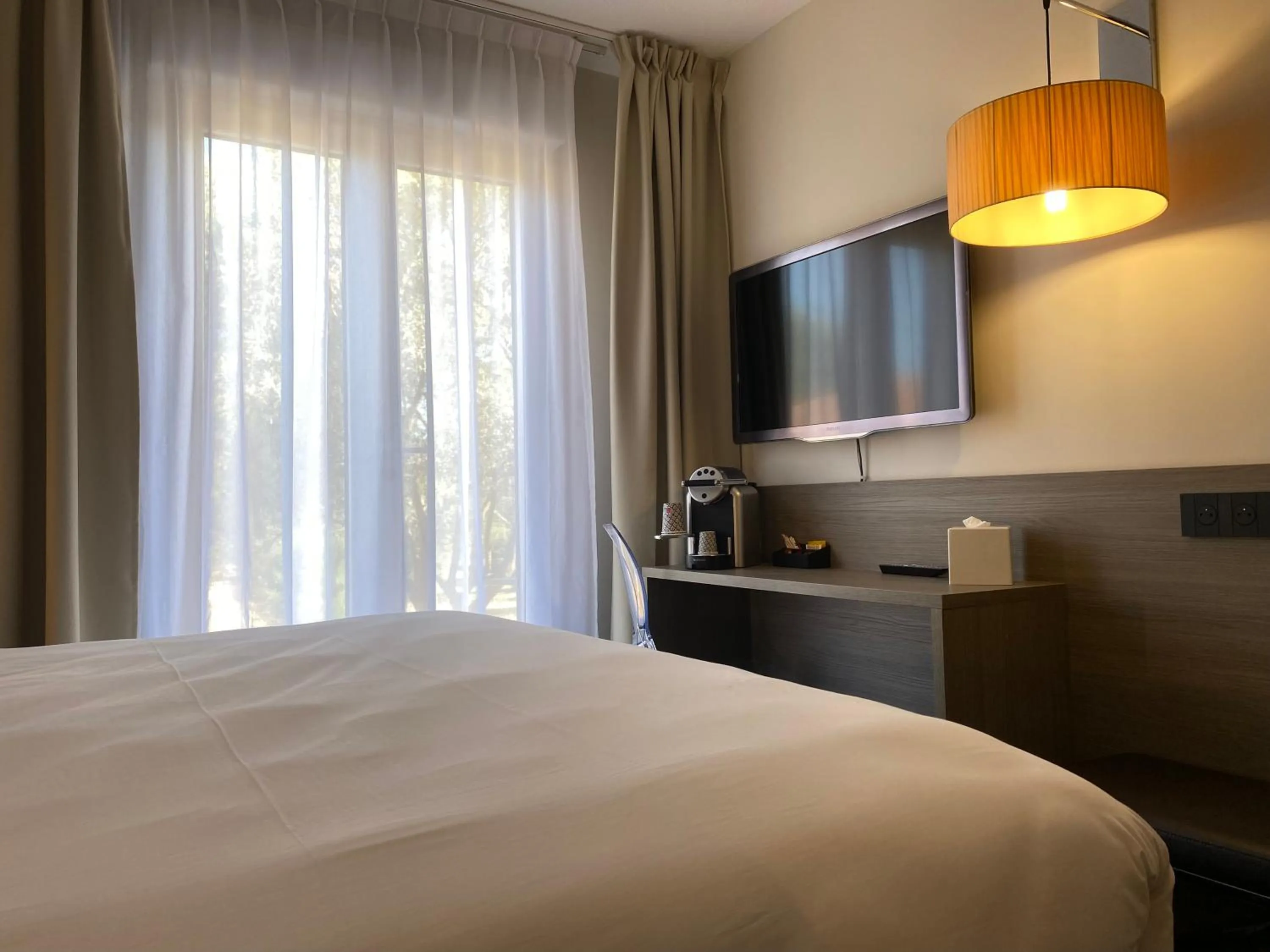 Photo of the whole room, Bed in Domaine de la Reynaude