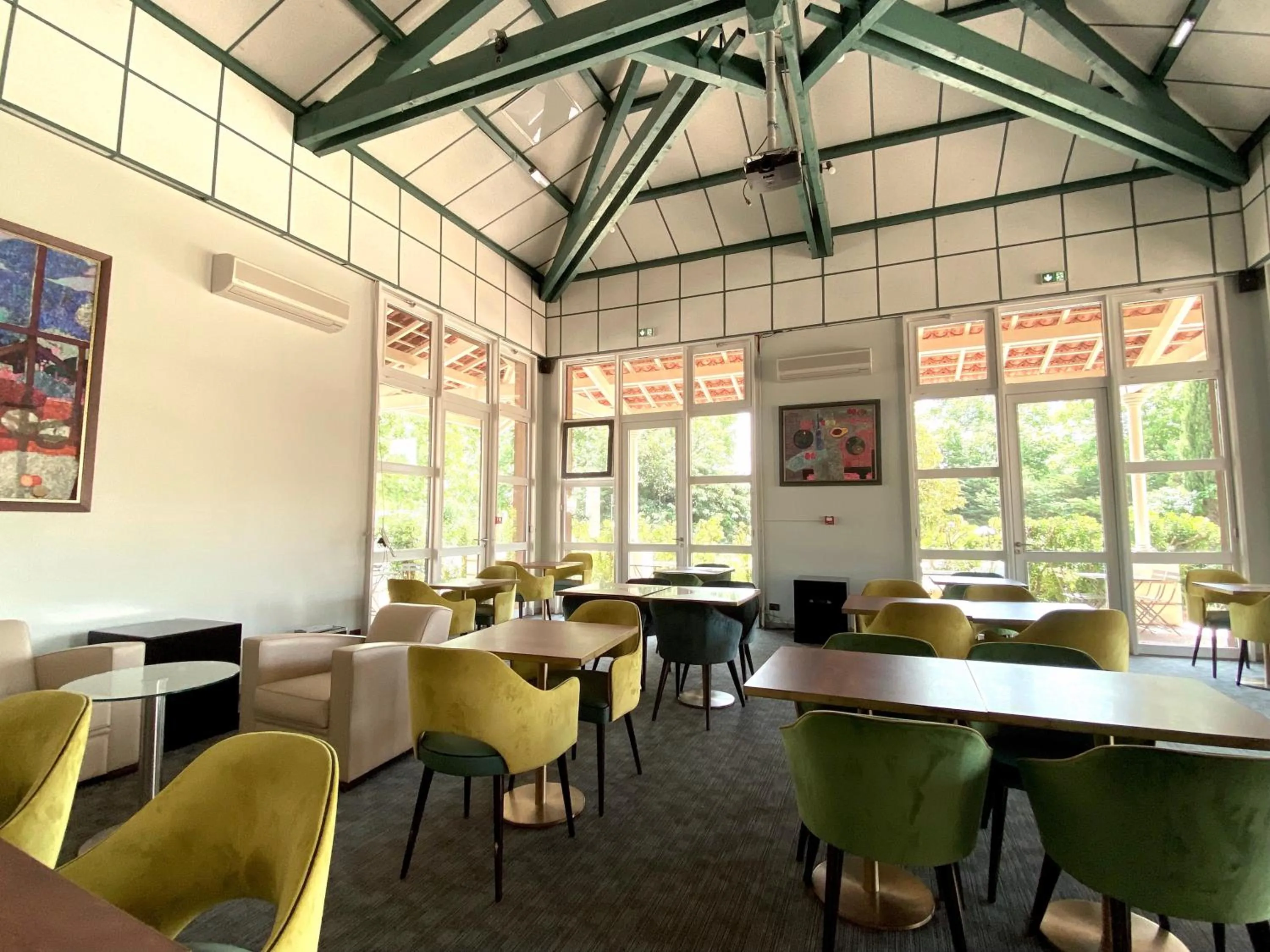 Lounge or bar in Domaine de la Reynaude