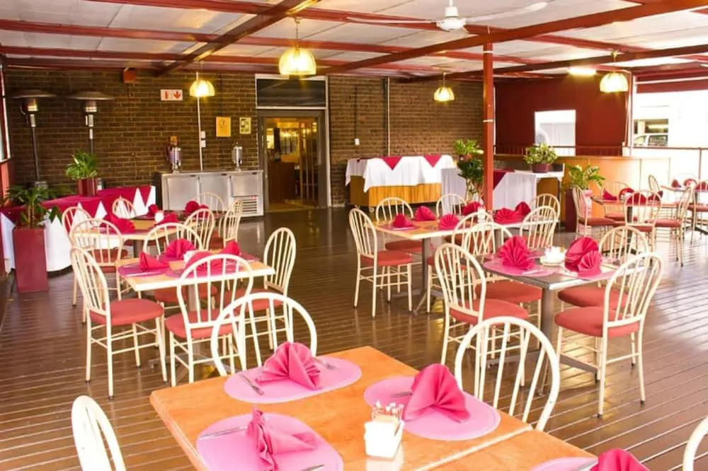 Restaurant/places to eat in Arcadia Hotel