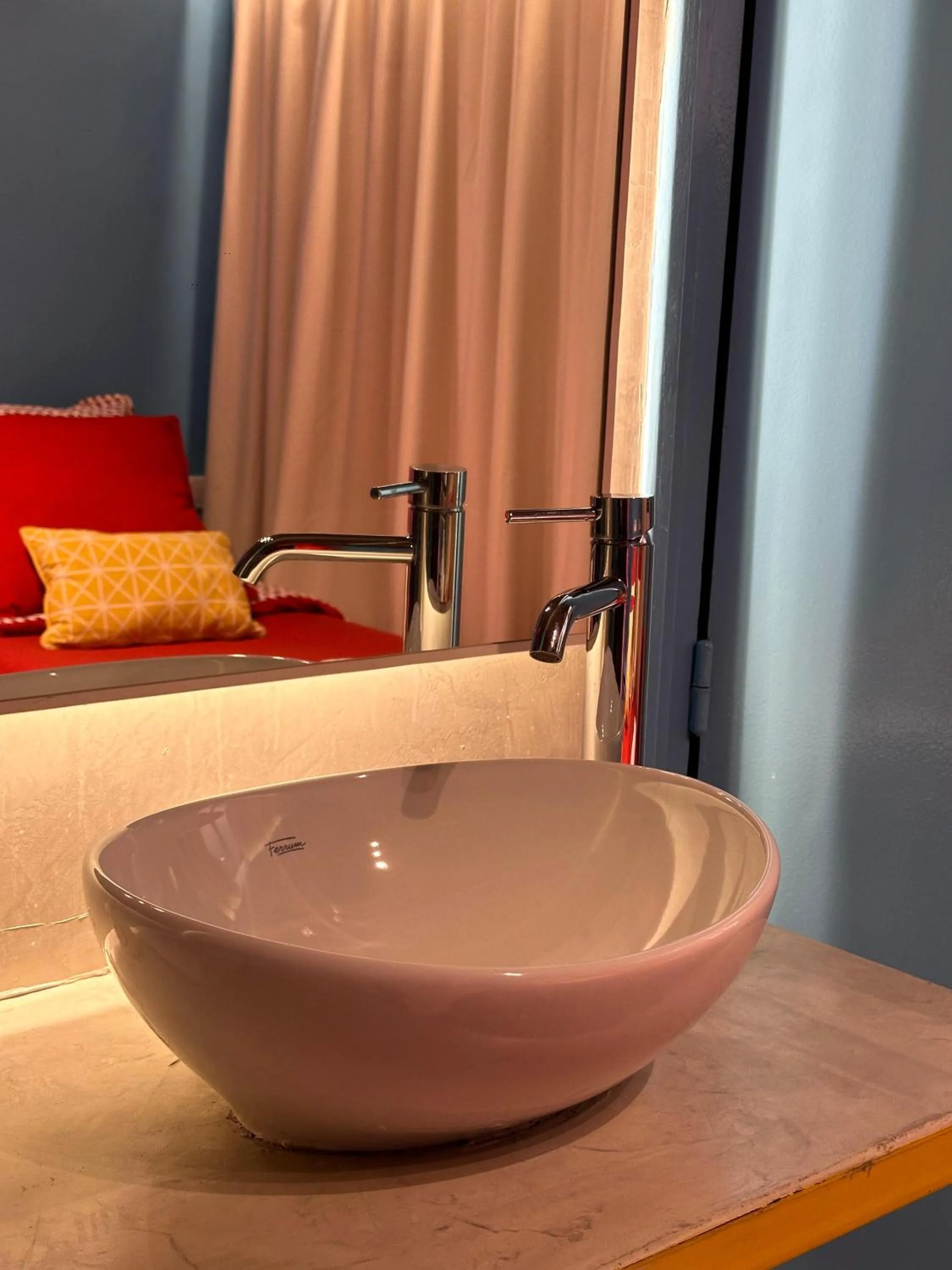 Bedroom, Bed in Hotel Windsor Mendoza