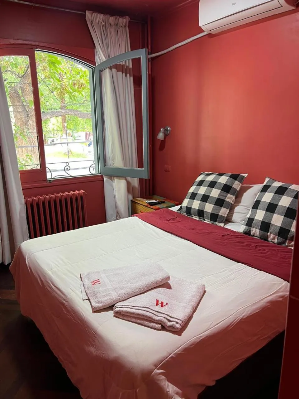 Photo of the whole room, Bed in Hotel Windsor Mendoza