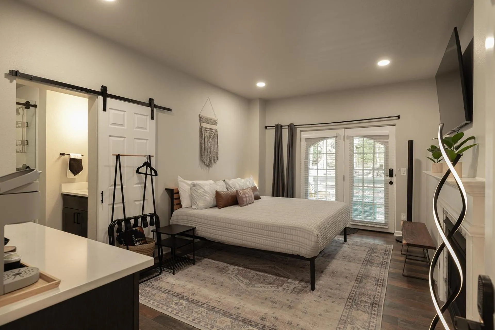 Photo of the whole room, Bed in Winter Park Chateau