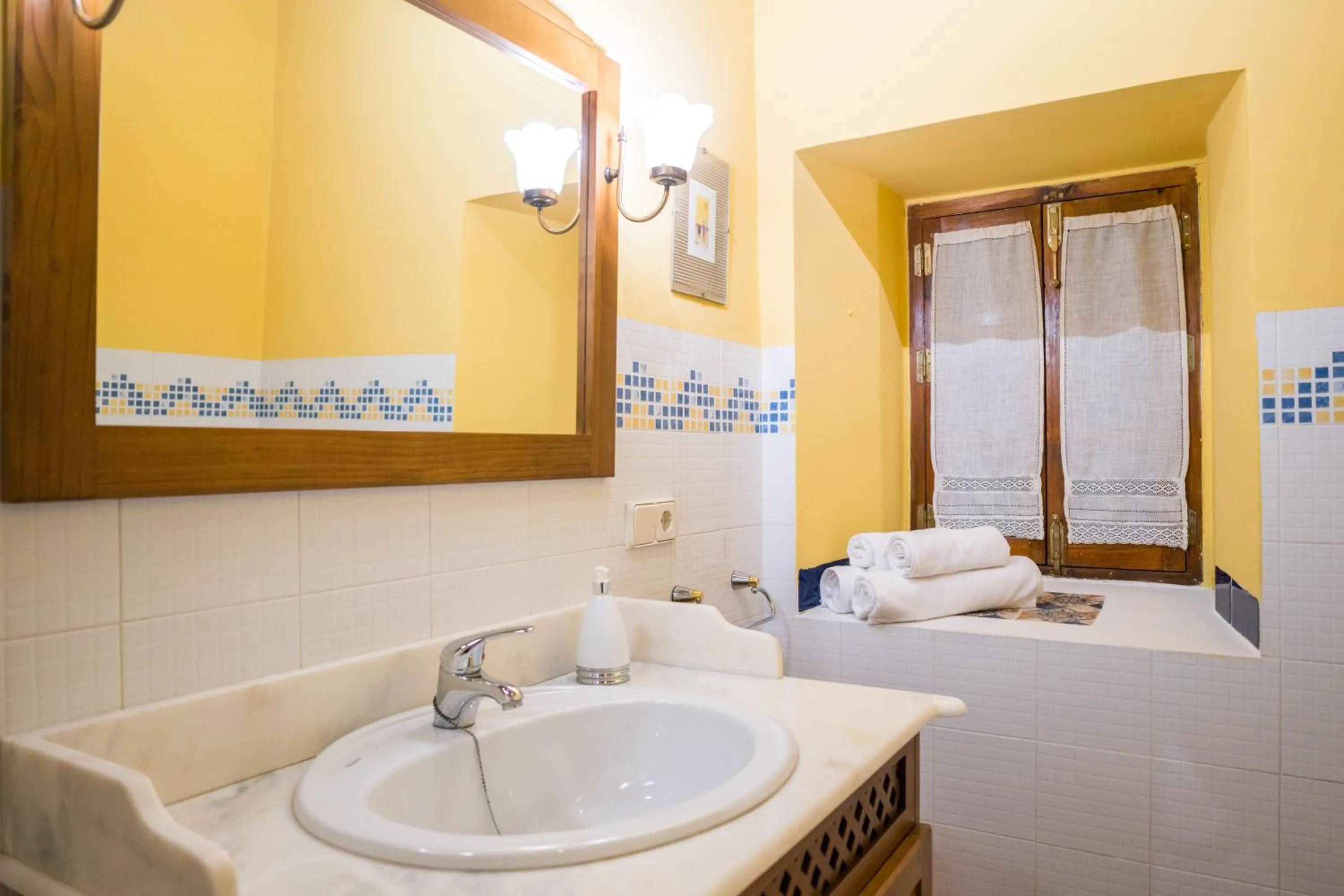 Bathroom in LA ALDABA, antigua casa de labor