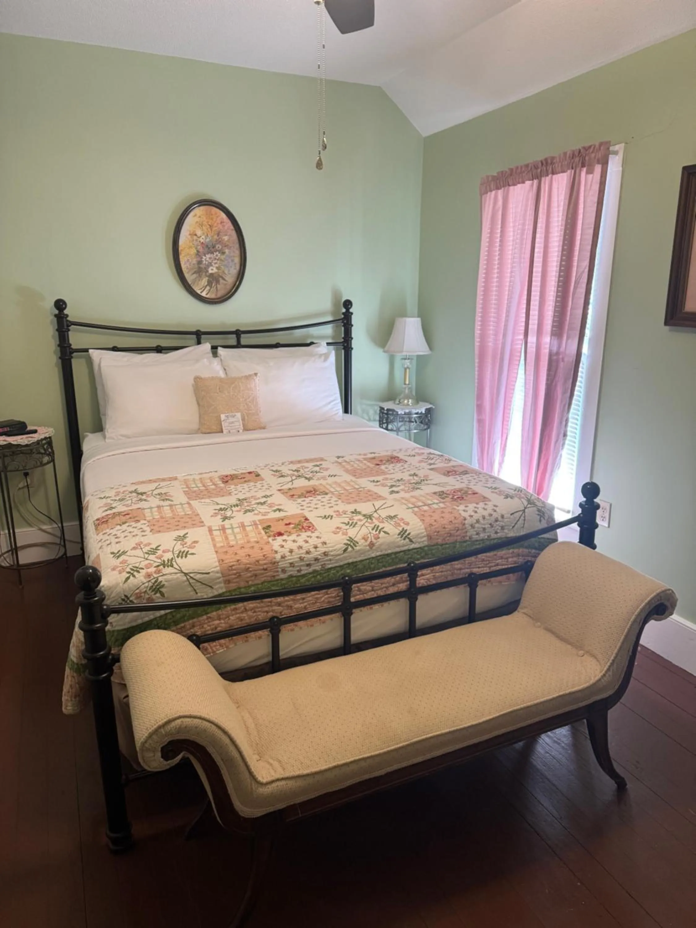 Bed in Ozark Country Inn