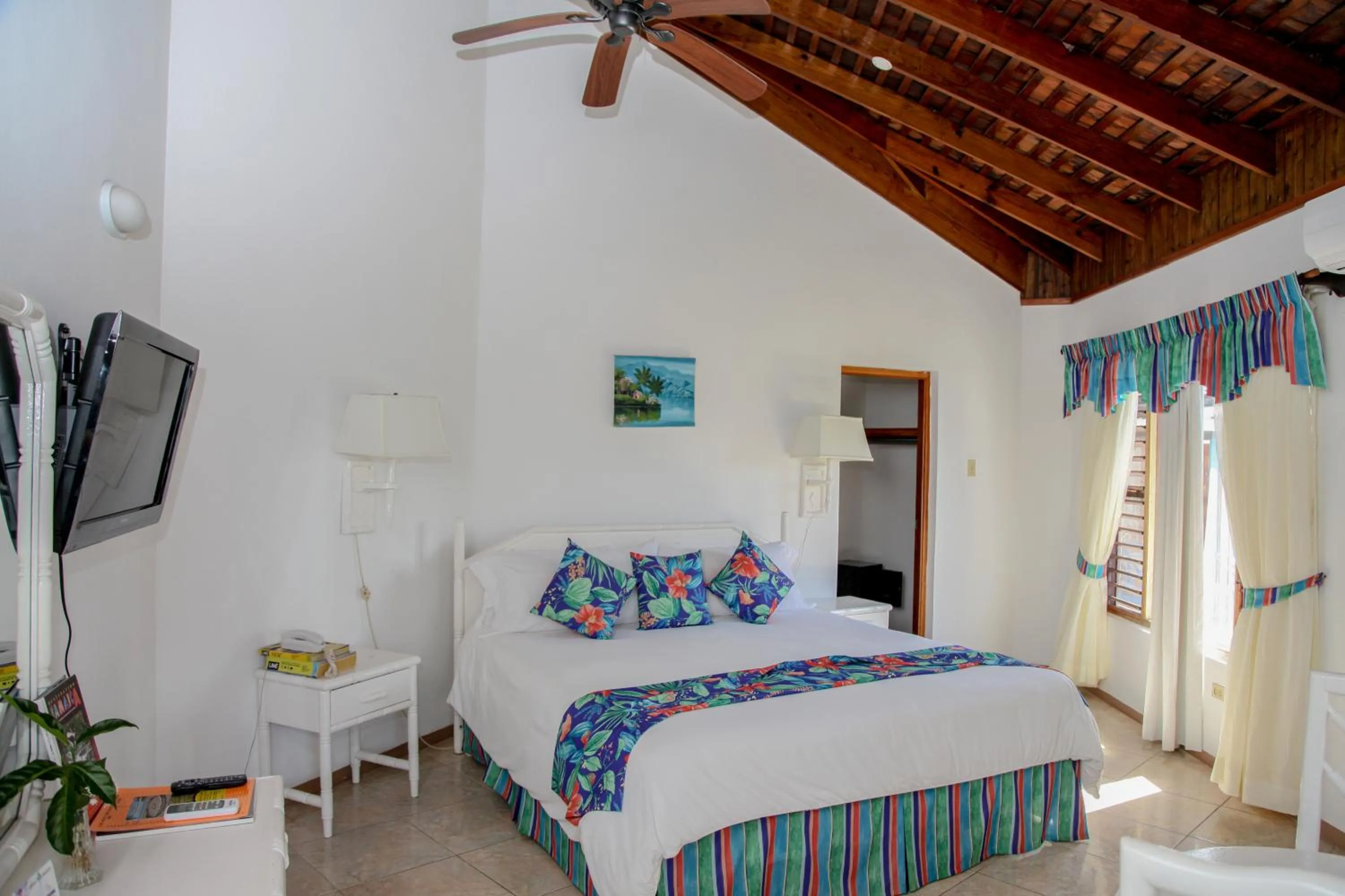 Bed in Negril Treehouse Resort