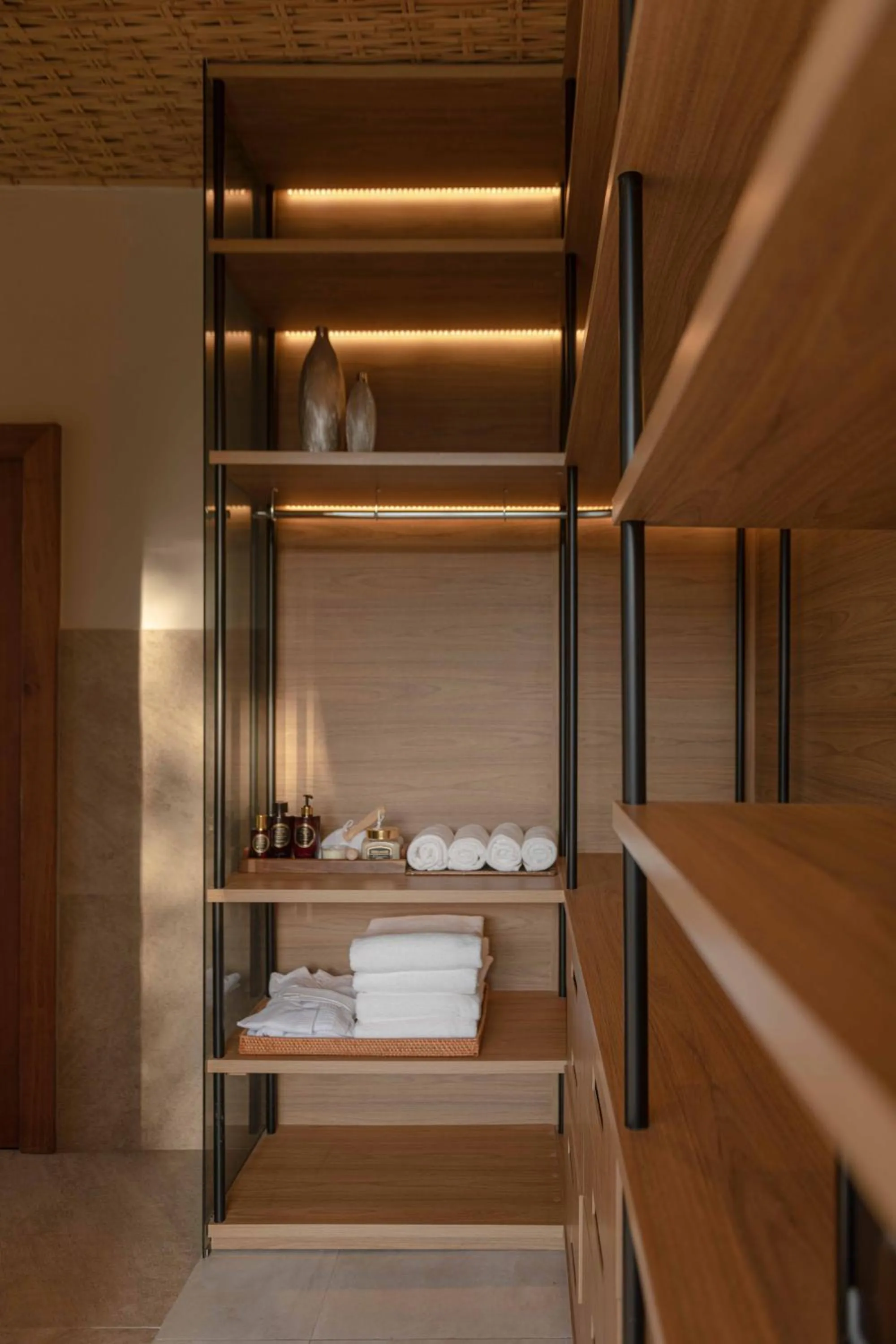 microwave, Bed in Embaúba Boutique Hotel