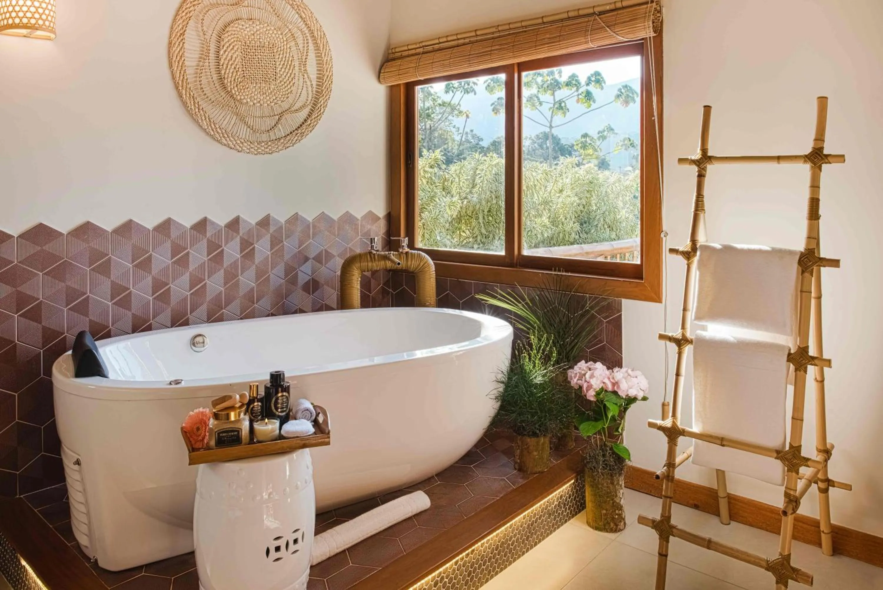 Bath in Embaúba Boutique Hotel