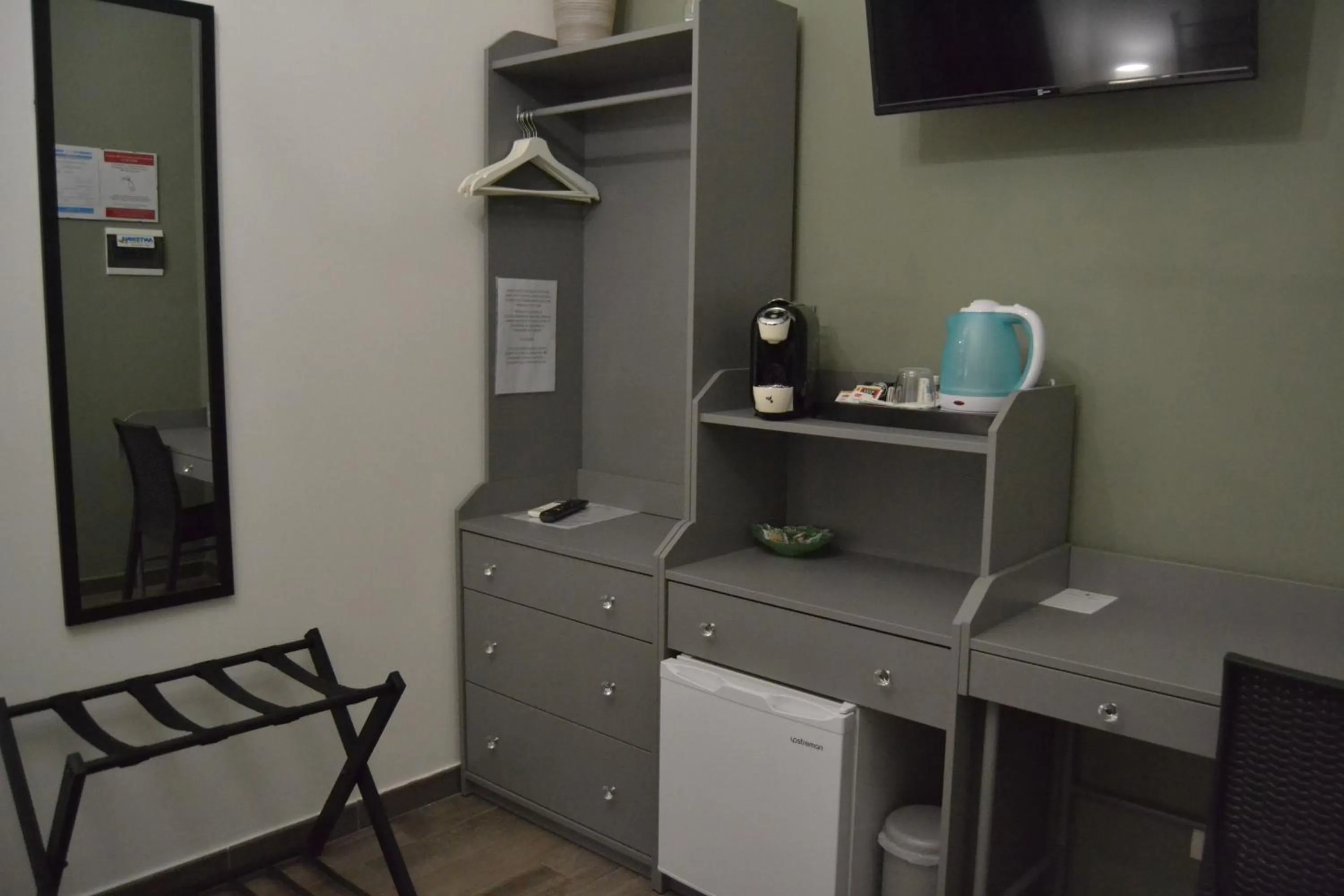 Coffee/tea facilities in Karina's Rooms