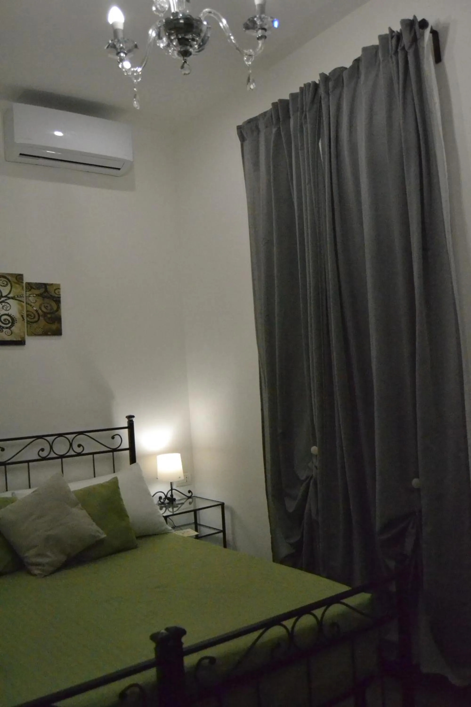 Photo of the whole room, Bed in Karina's Rooms