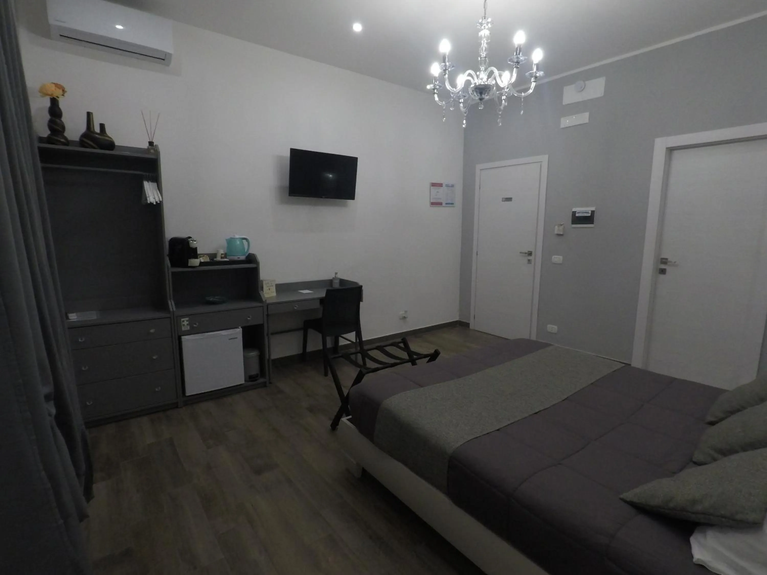 Photo of the whole room, Bed in Karina's Rooms