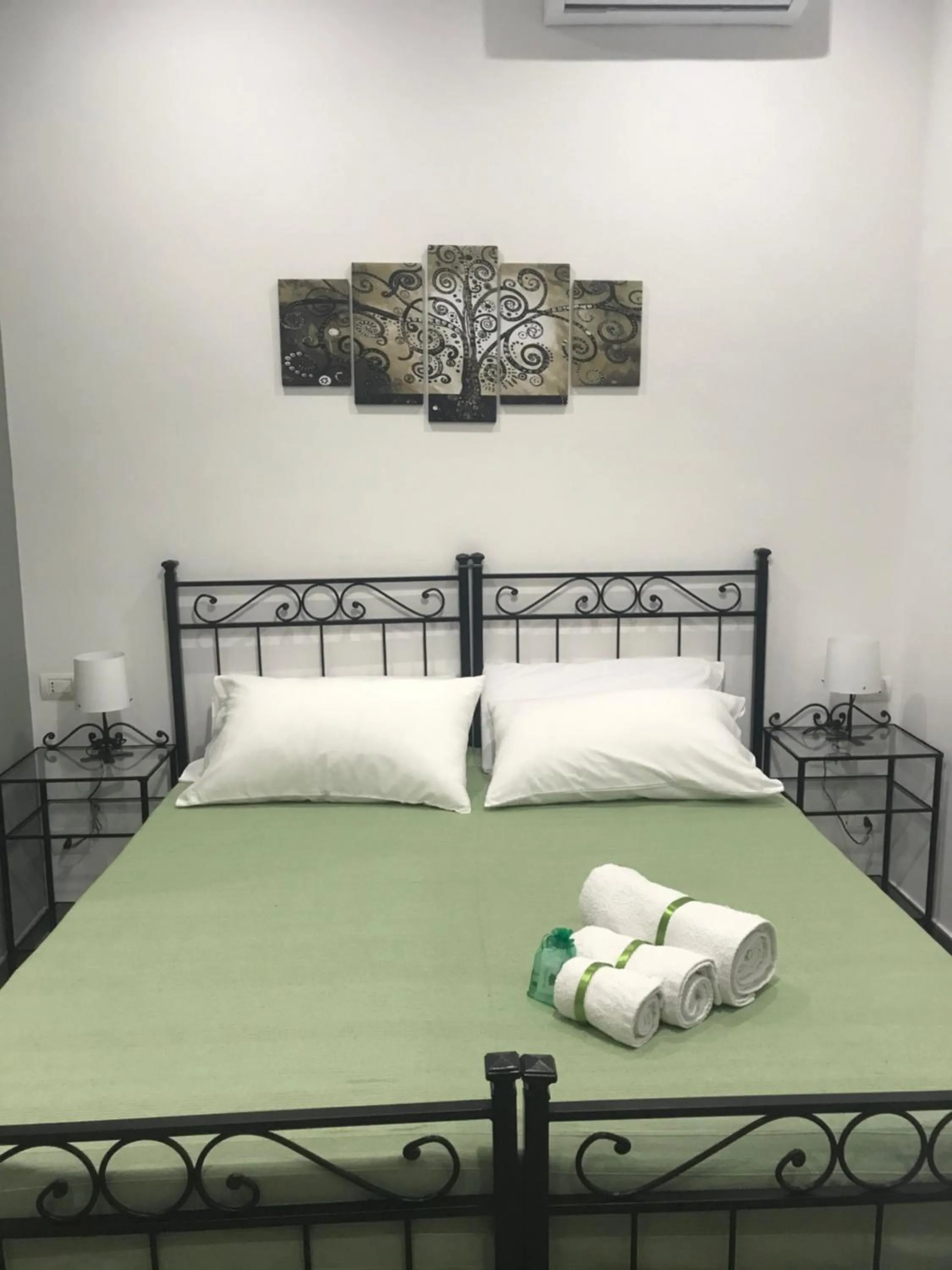 View (from property/room), Bed in Karina's Rooms