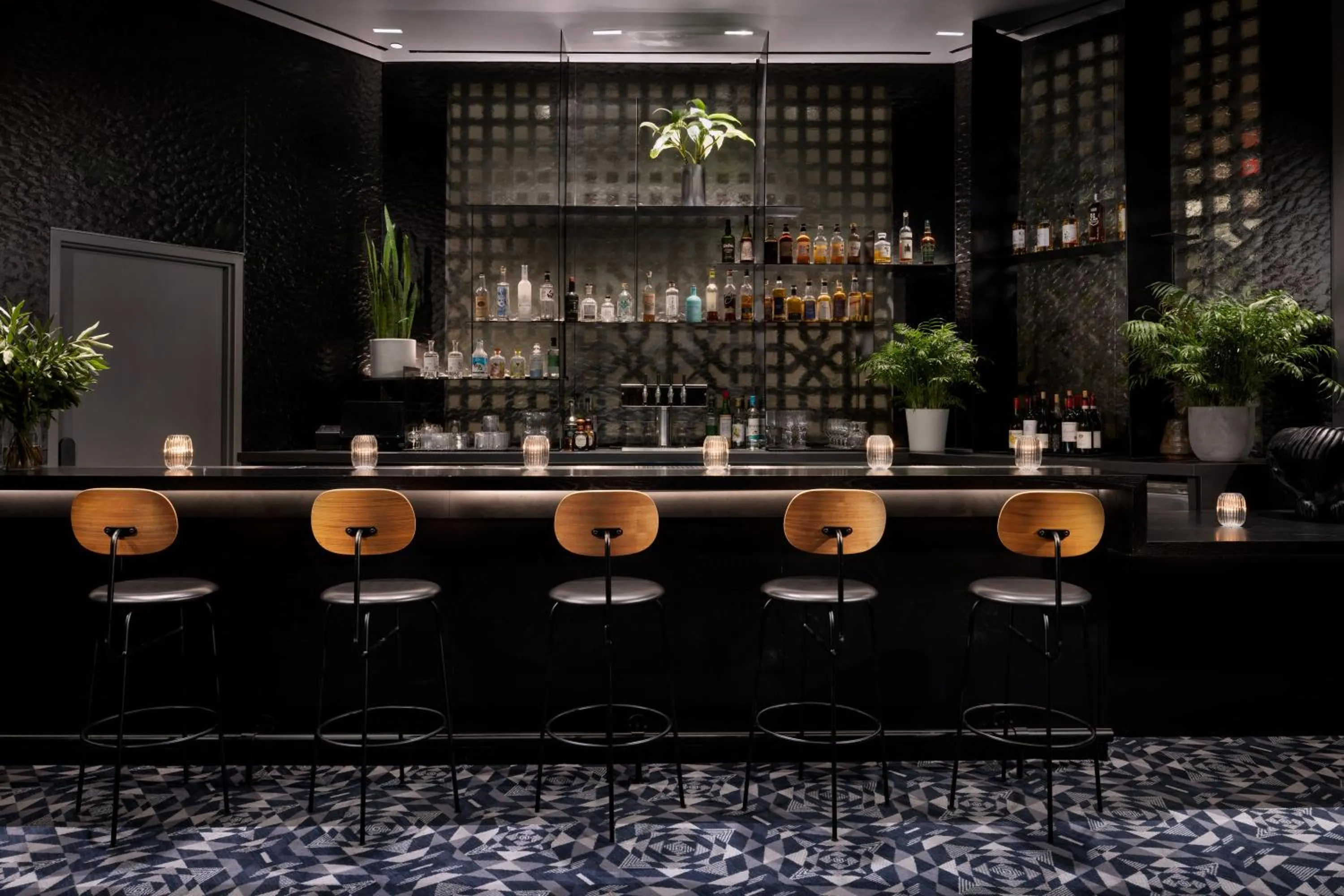 Lounge or bar in Timbri Hotel San Francisco, Curio Collection by Hilton
