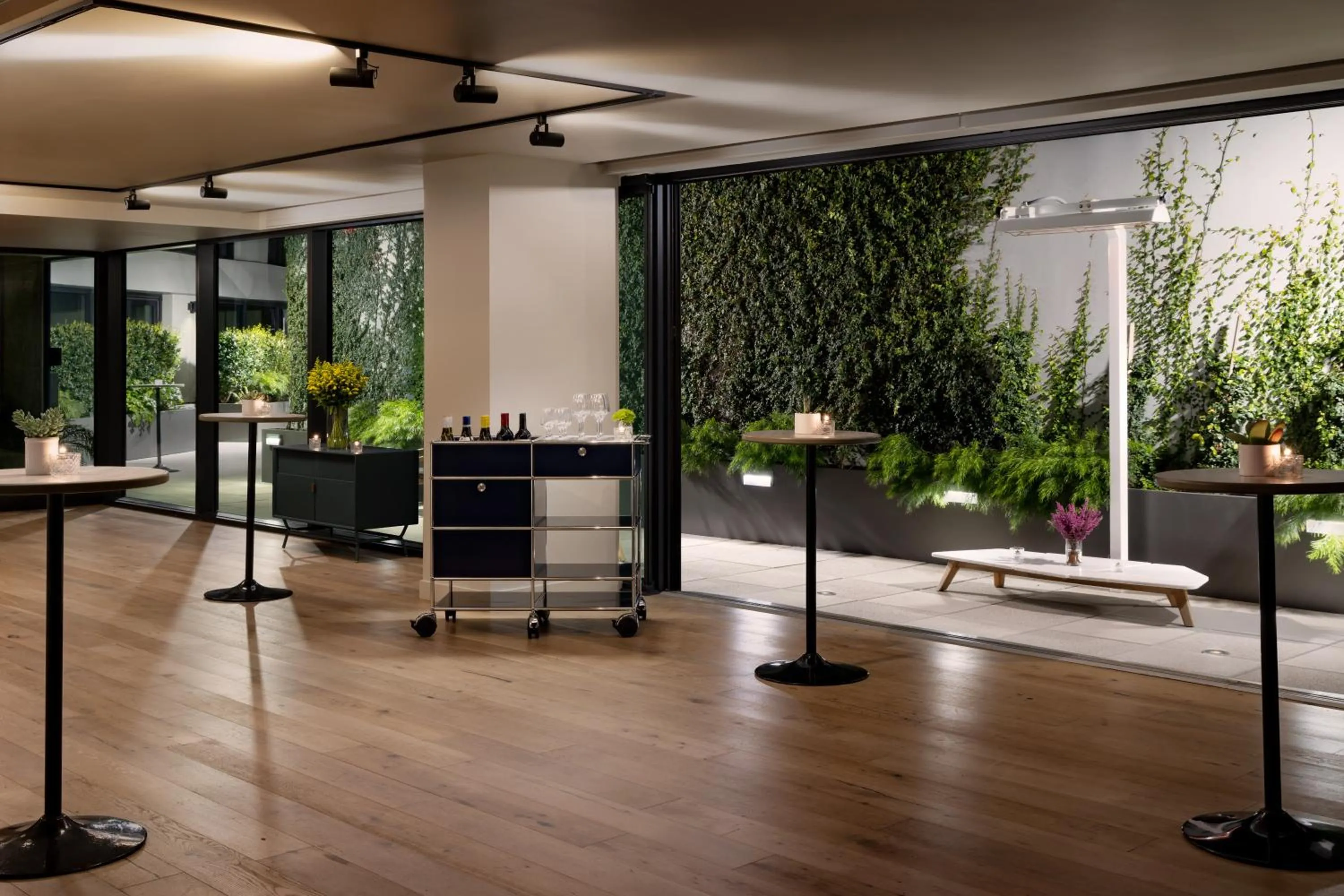 Food and drinks in Timbri Hotel San Francisco, Curio Collection by Hilton