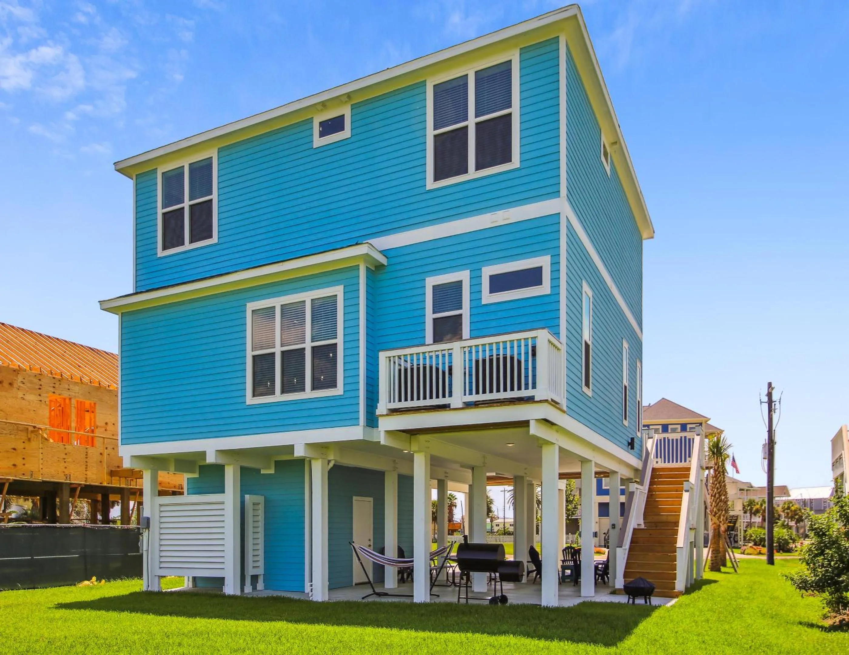 Property building in Pearl of the Sea