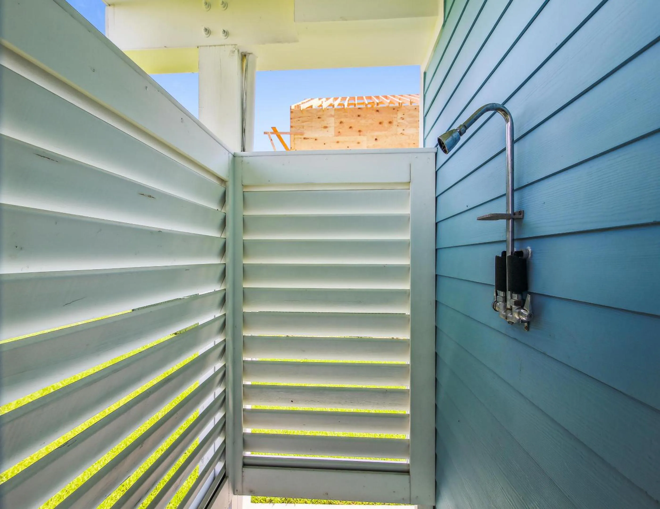 Property building in Pearl of the Sea