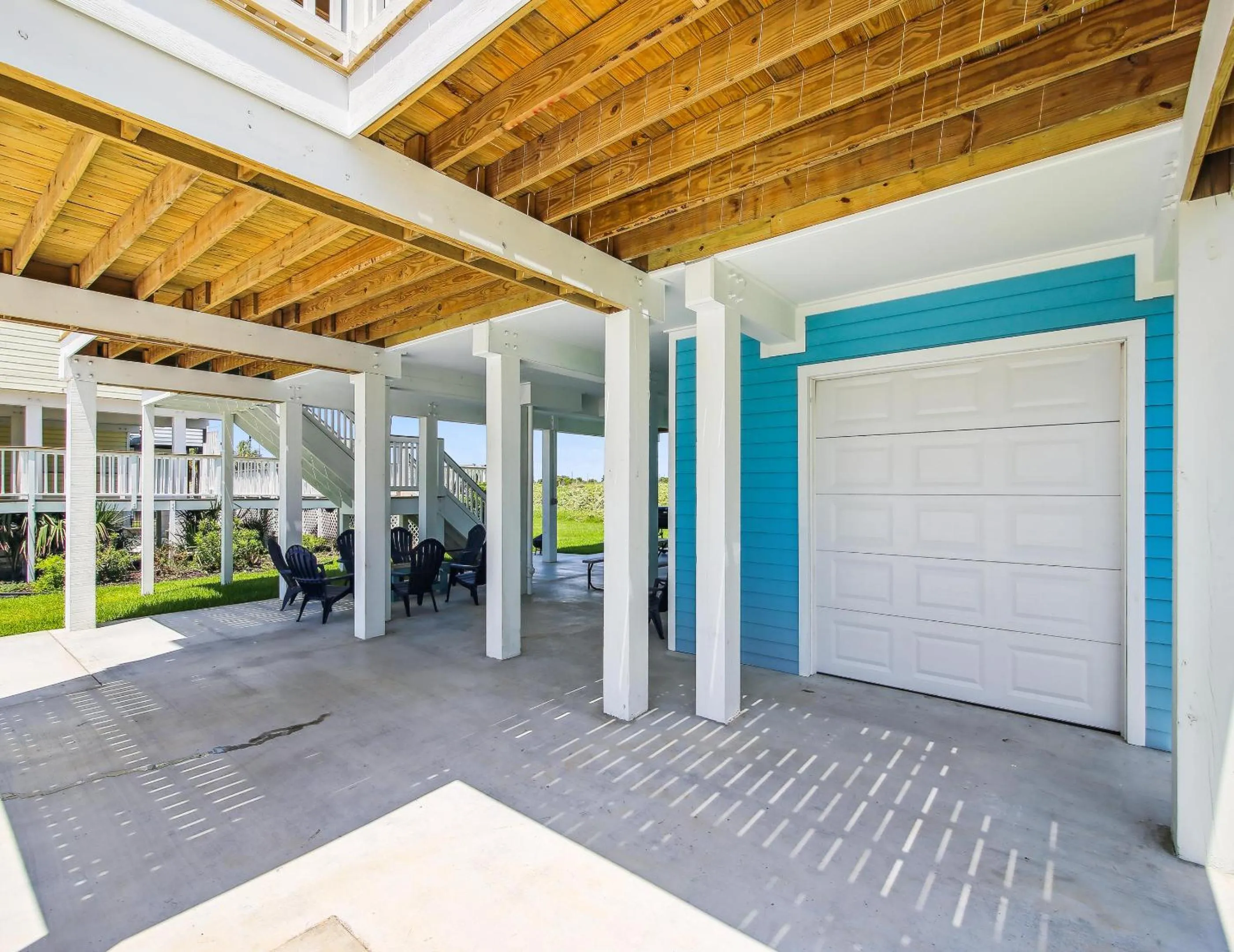 Property building in Pearl of the Sea